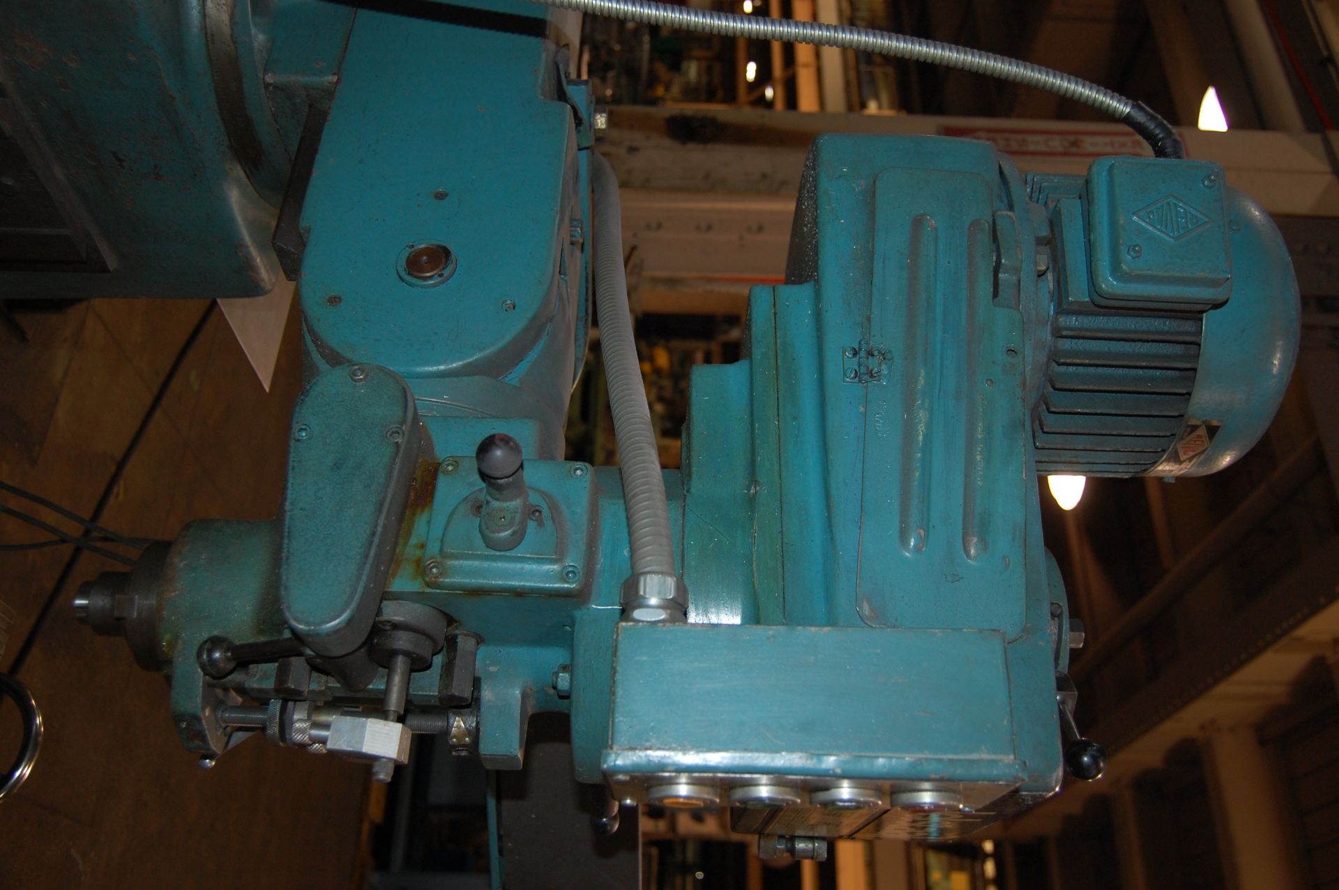 EDESTAAL 1.5HP VERTICAL MILL KNEE-TYPE MILL, R8 SPINDLE, 16-SPINDLE SPEEDS, 67-4600 RPM, 10" X 48" - Image 7 of 13