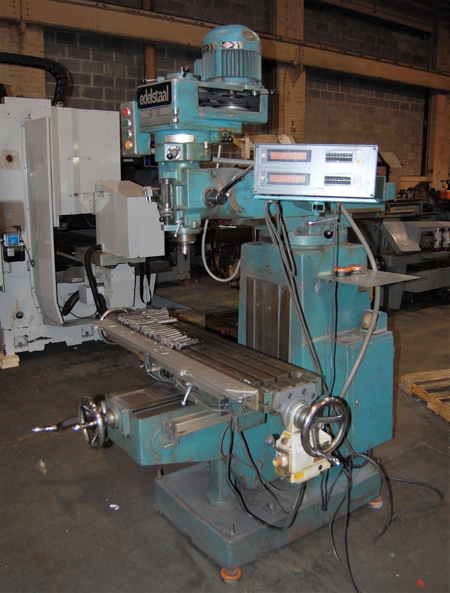 EDESTAAL 1.5HP VERTICAL MILL KNEE-TYPE MILL, R8 SPINDLE, 16-SPINDLE SPEEDS, 67-4600 RPM, 10" X 48"