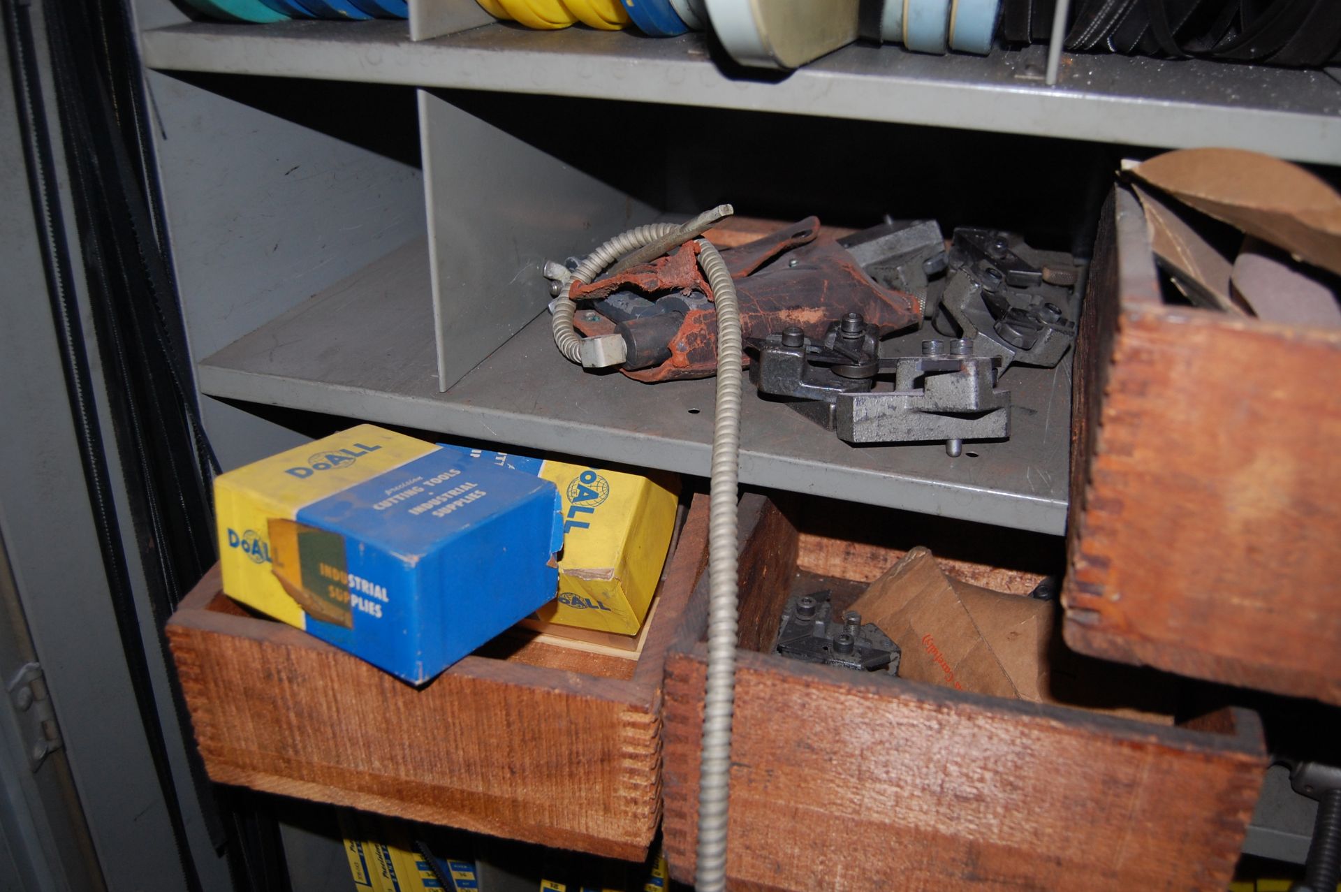 DOALL CABINET WITH ASSORTED BANDSAW BLADES, GUIDES, HANDLES, CUTTING TOOLS (LOCATED IN HARRISON, NEW - Image 3 of 7