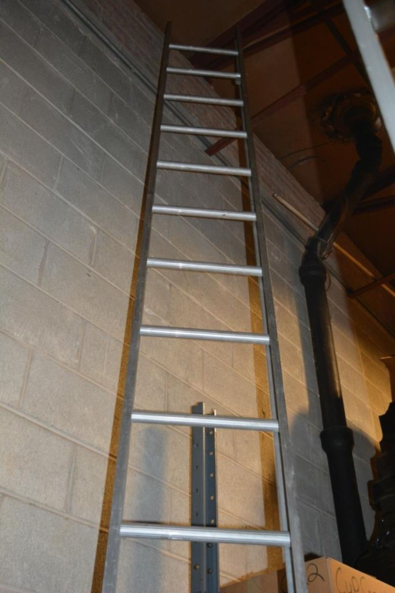 Unmarked 18' Aluminum Straight Ladder - Image 3 of 4