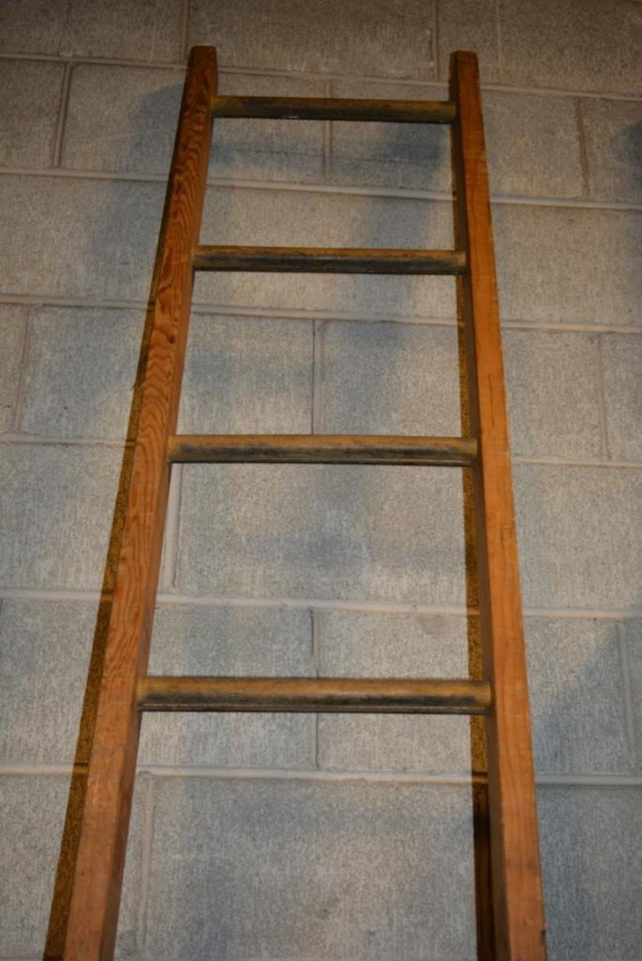 Watling SI-10 10' Wood Straight Ladder - Image 4 of 4