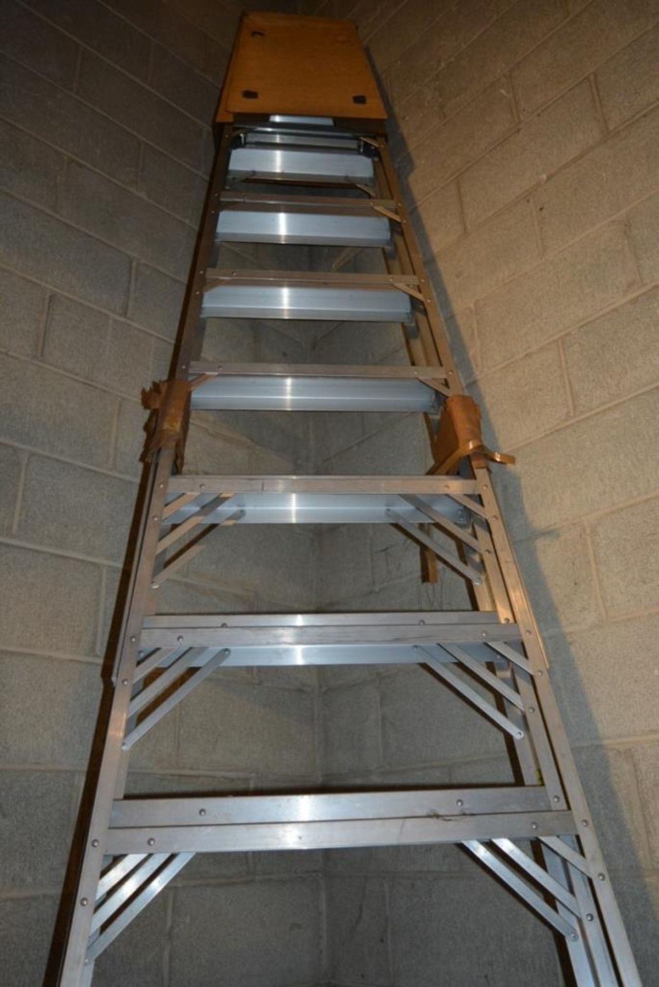 Werner 1610 12' Aluminum Step Ladder - Image 4 of 4