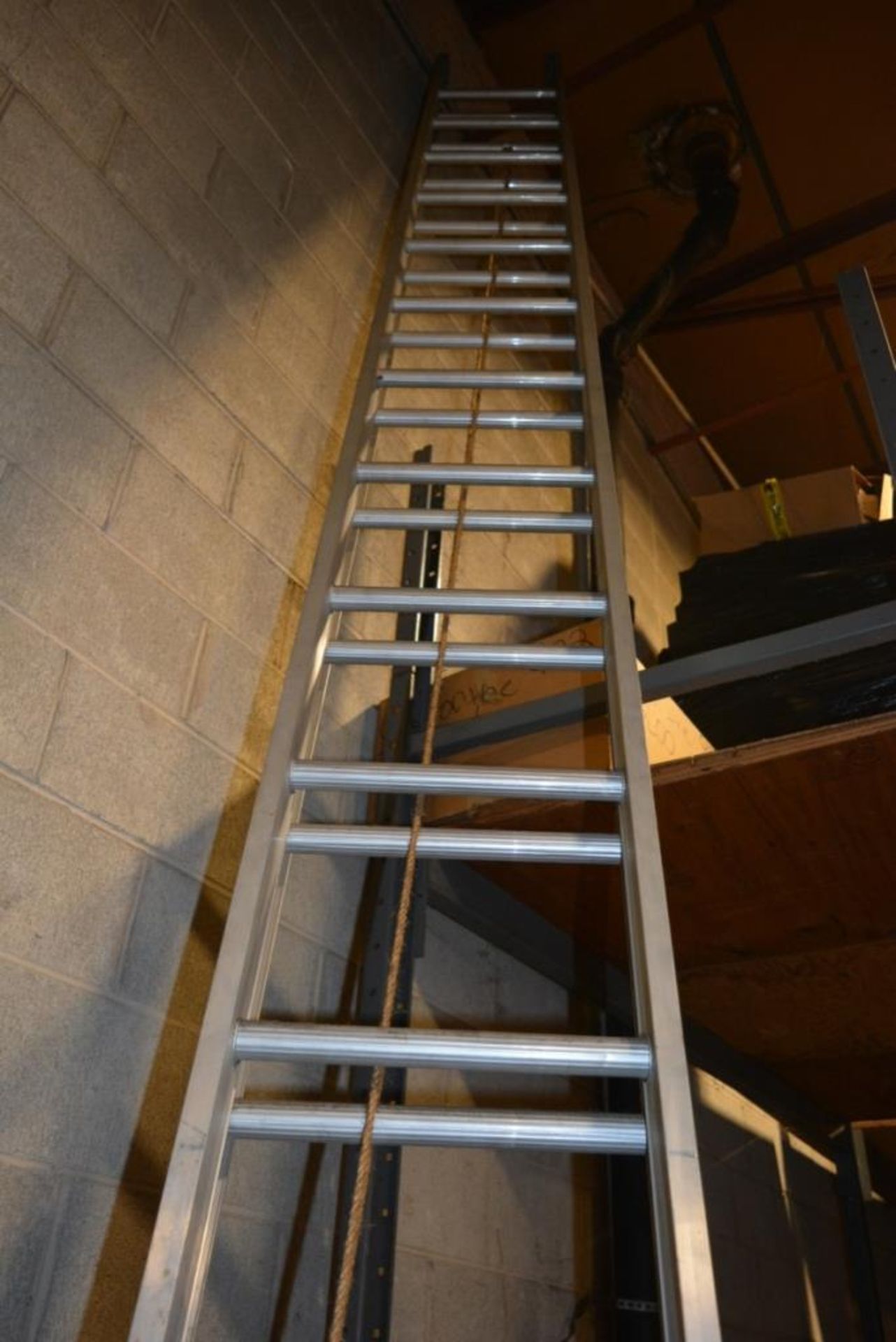 American 30' Aluminum Extention Ladder - Image 4 of 4