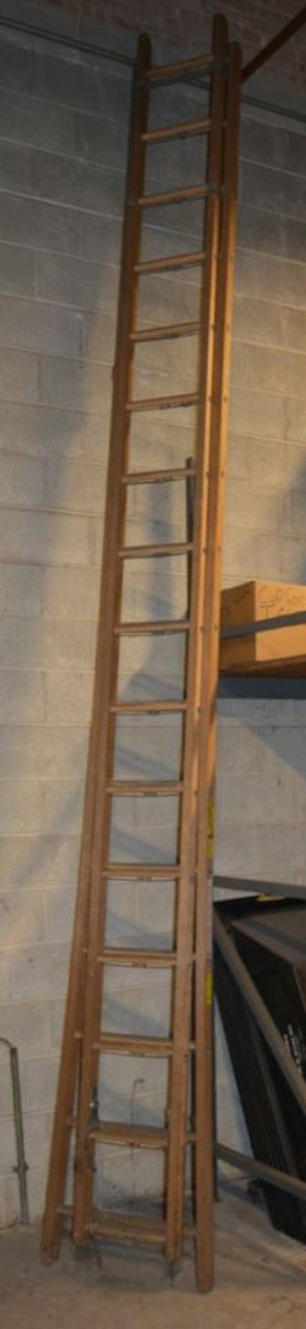 Blue Ribbon 32' Wood Extention Ladder