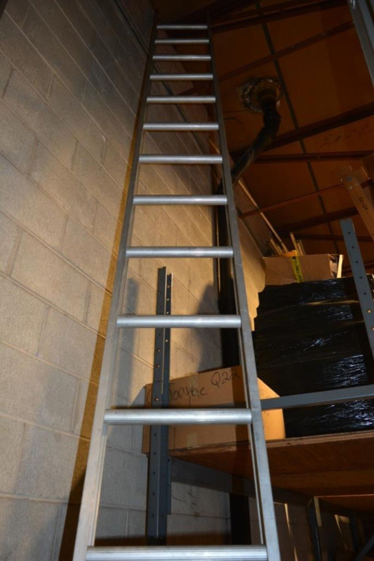Unmarked 18' Aluminum Straight Ladder - Image 3 of 3