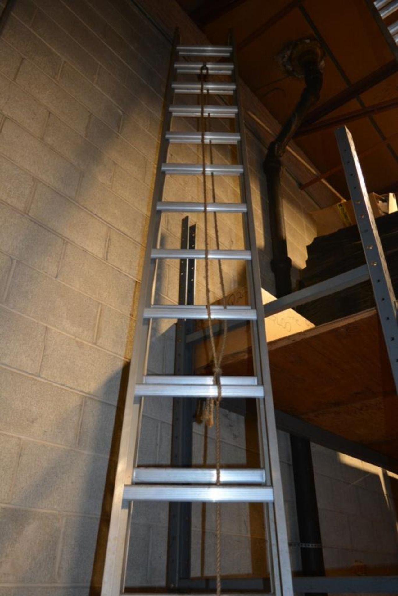 American 32' Aluminum Extention Ladder - Image 5 of 5