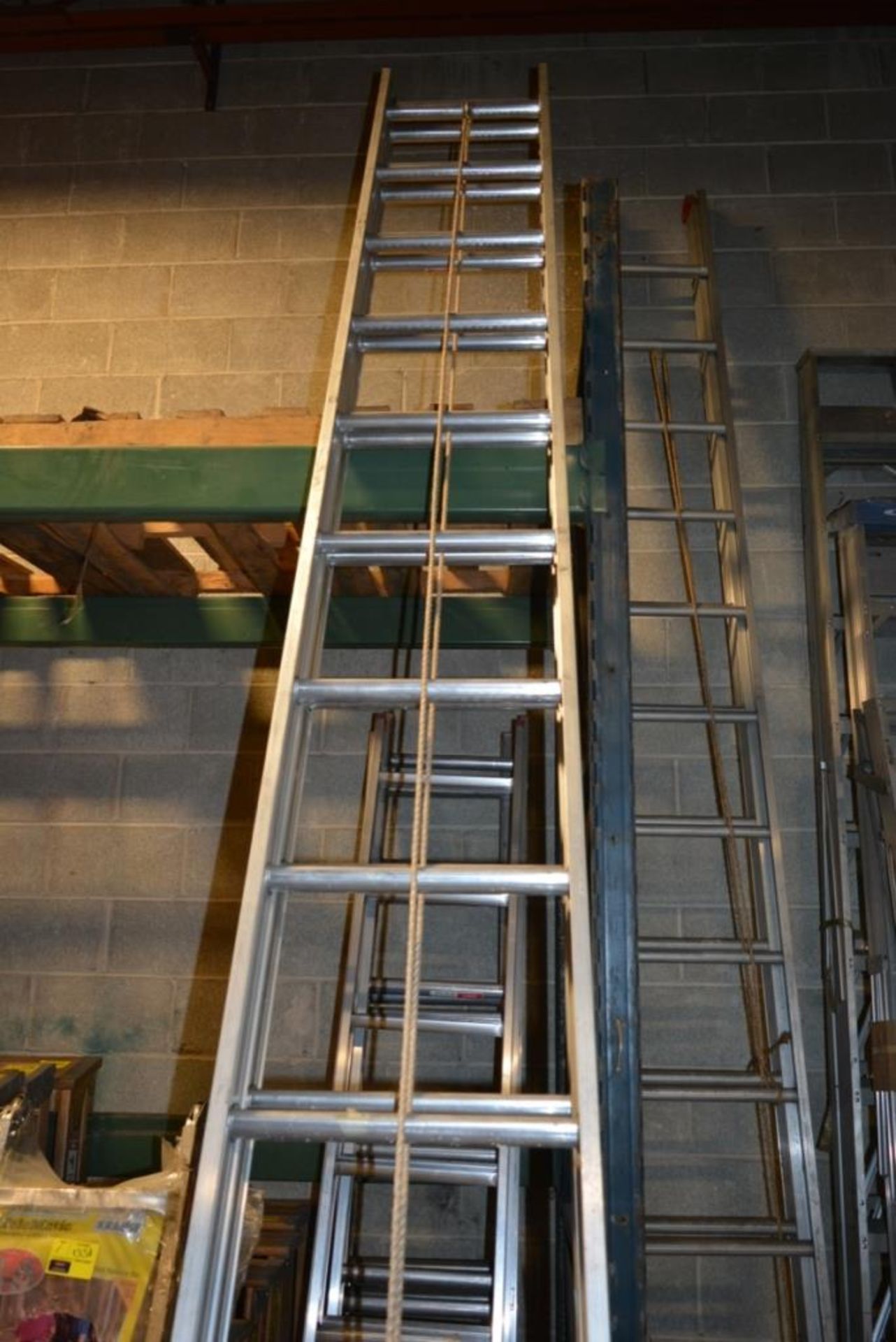 Keller 3528 28' Aluminum Extention Ladder - Image 4 of 4