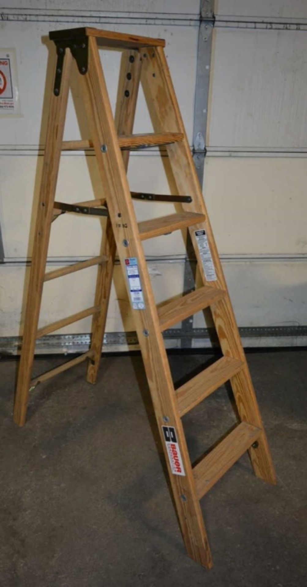 Bauer 10106 Type IA 6-Foot Wood Step Ladder