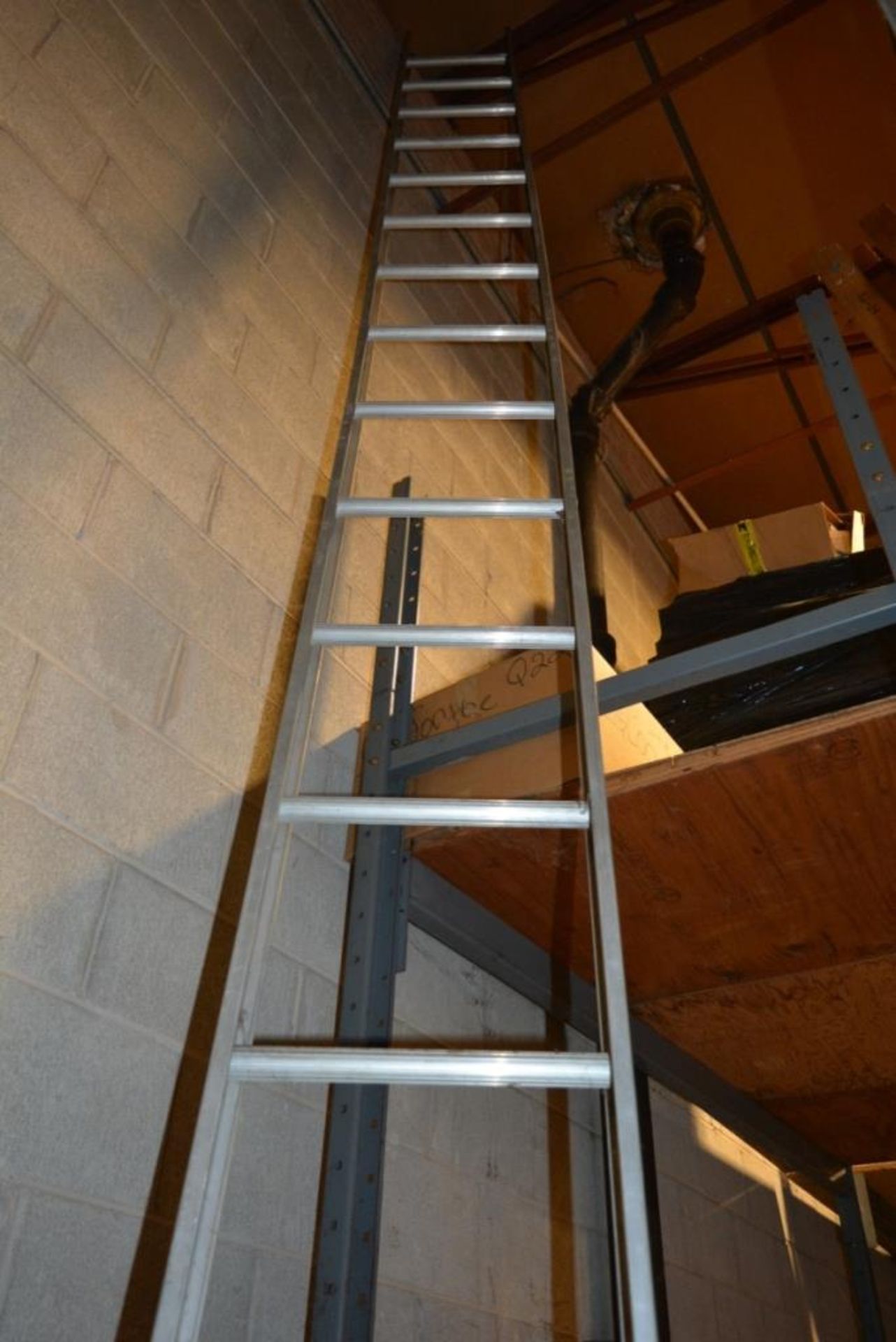 Unmarked 18' Aluminum Straight Ladder - Image 3 of 3
