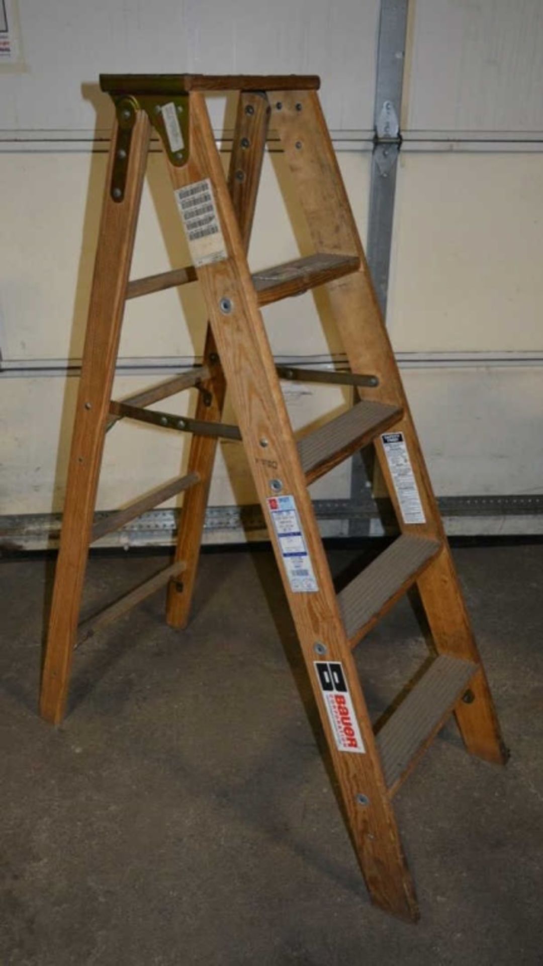 Bauer 10105 Type IA 5-Foot Wood Step Ladder