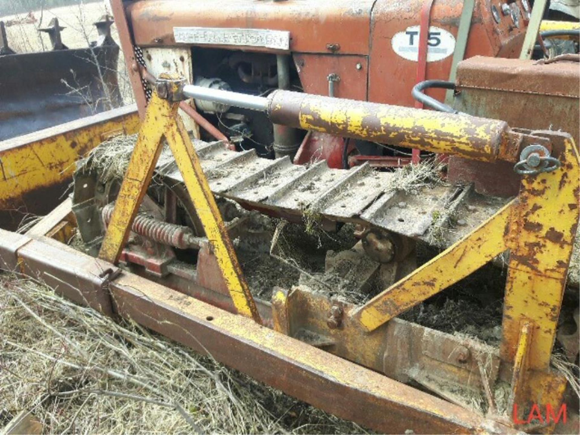 T5 IH Crawler Tractor - Image 4 of 5