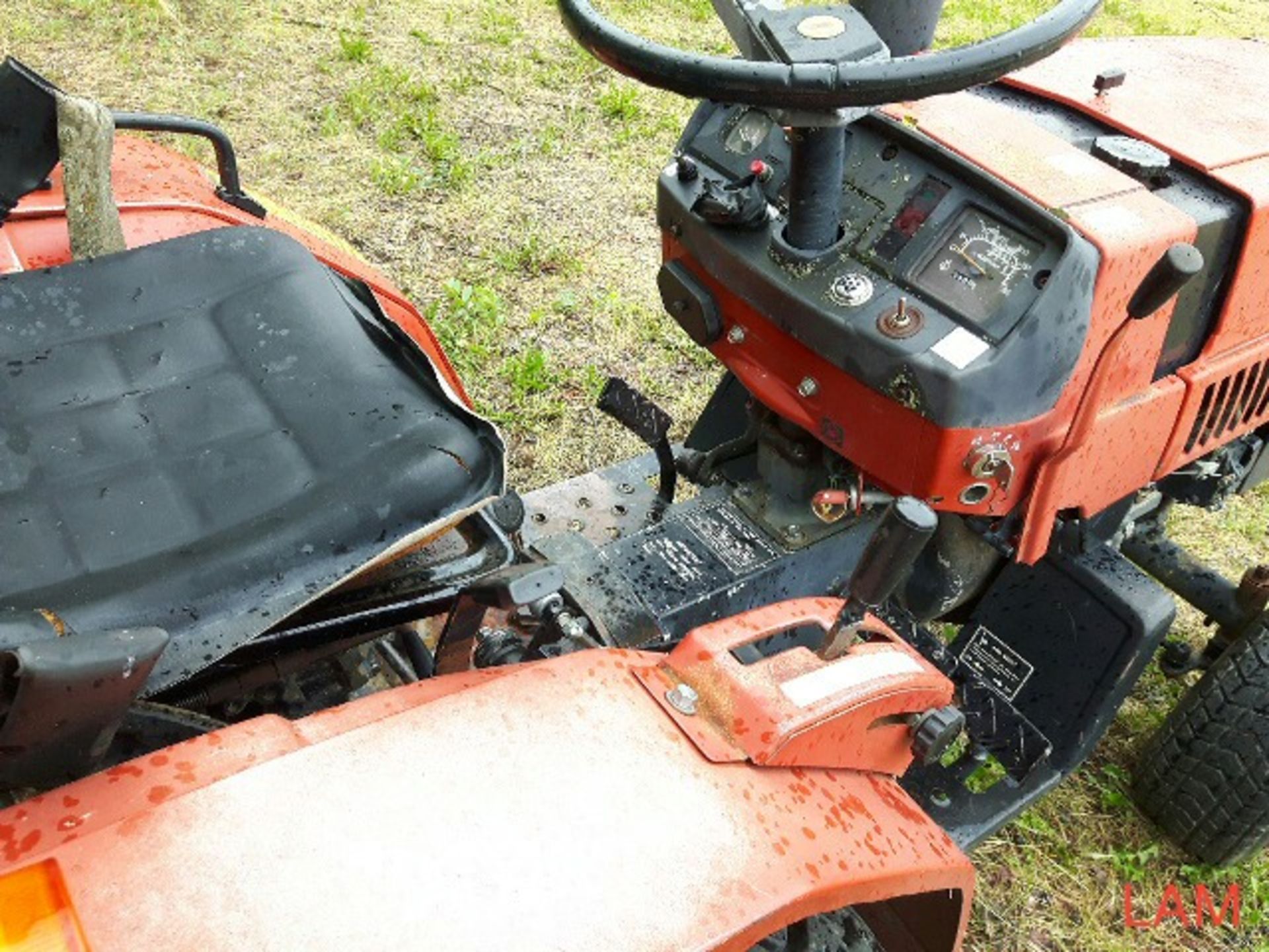 Case IH 235 Hydrostatic Compact 2wd Tractor - Image 8 of 12