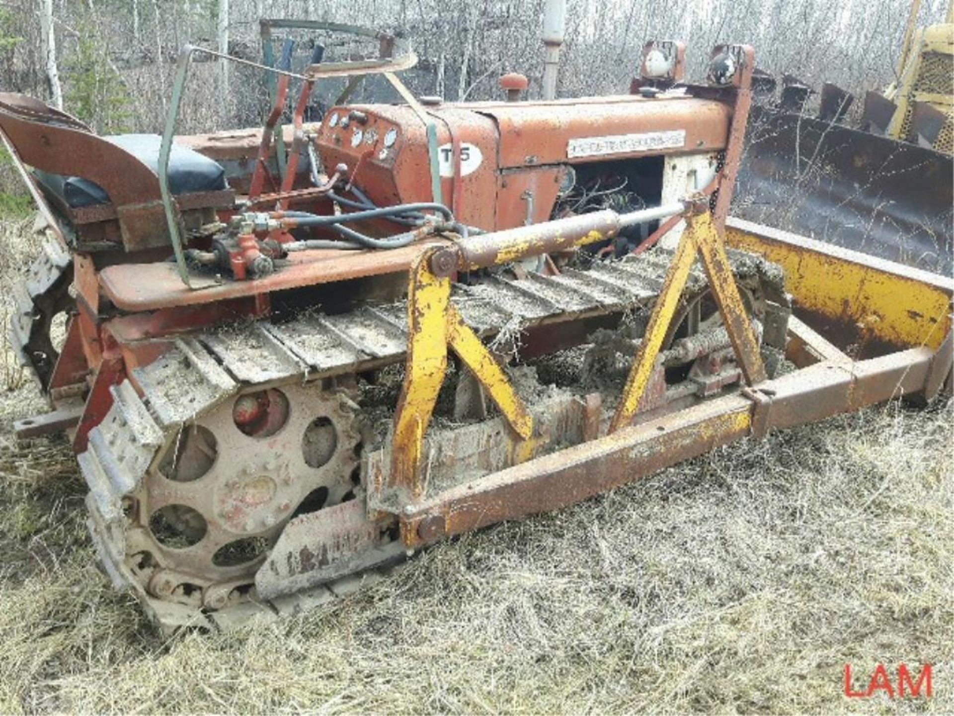 T5 IH Crawler Tractor - Image 5 of 5