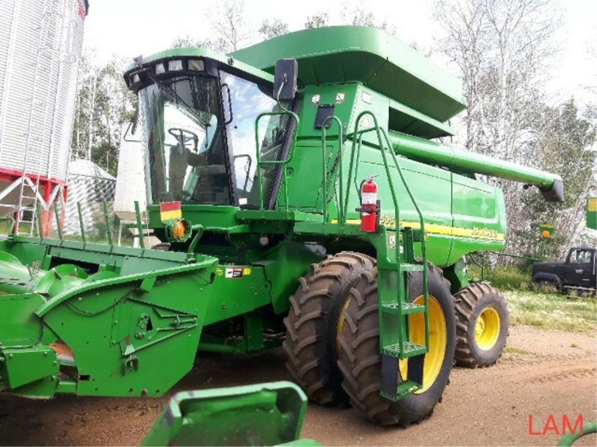 2002 9750 STS JD Combine sn H09750S696343 3889 eng hrs, 2801 thres hrs, Good Rubber!, 20.8/38 Dual