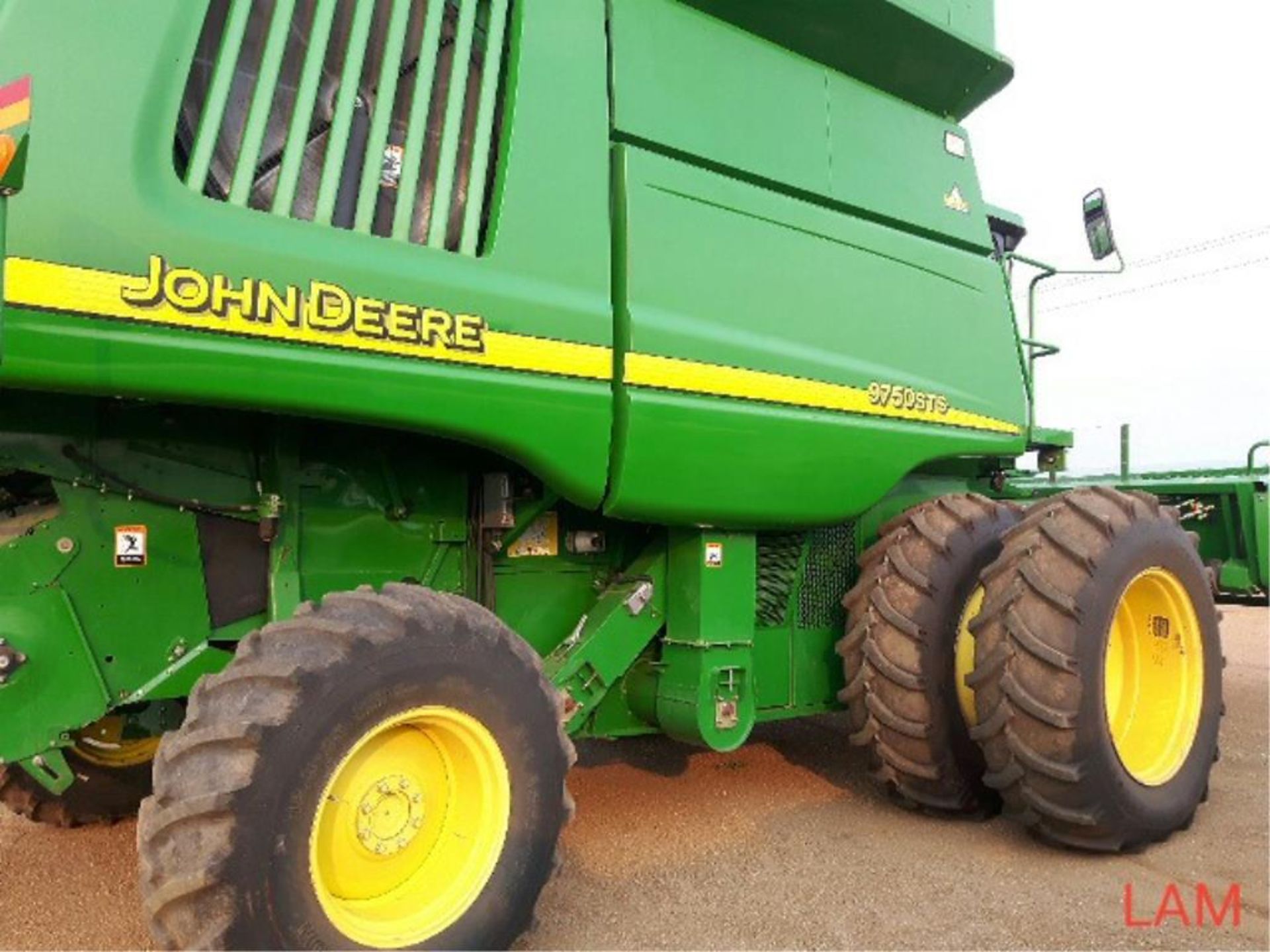 2002 9750 STS JD Combine sn H09750S696343 3889 eng hrs, 2801 thres hrs, Good Rubber!, 20.8/38 Dual - Image 12 of 31