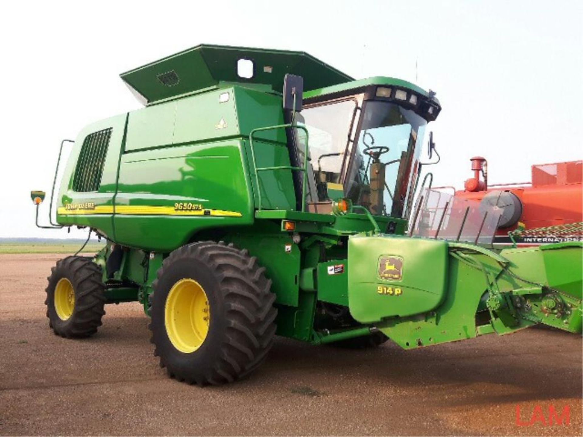 2001 STS 9650 JD Combine sn H09650S692245 3763 eng hrs, 3000 sep hrs, 800/65 R32 fr, 1.4-26 rr, c/ - Image 3 of 30