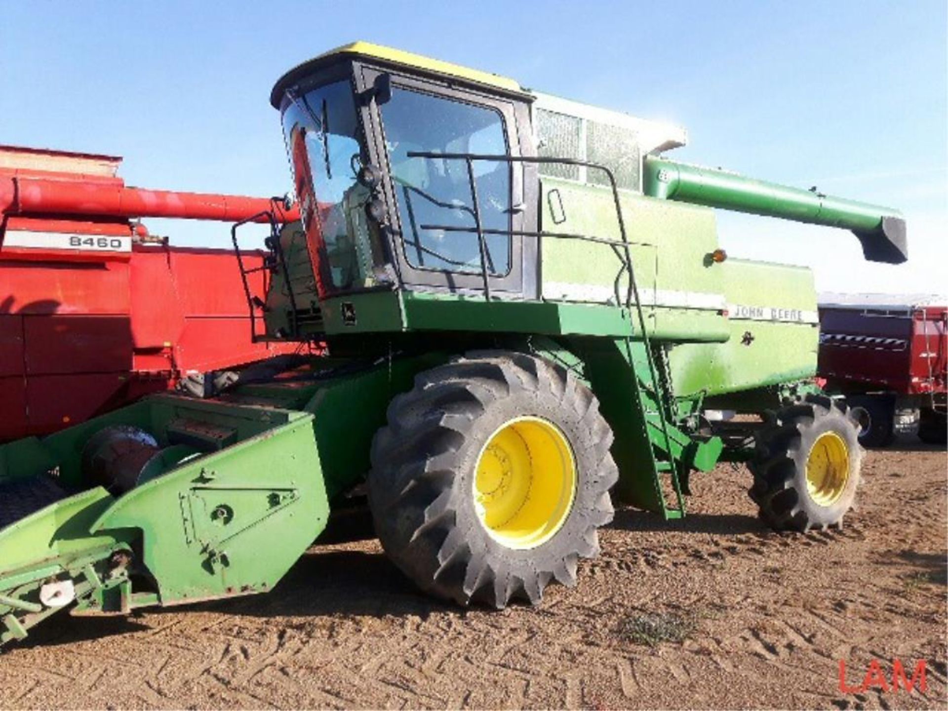 8820 JD Combine Hydrostatic Drive, 4594hrs, Grain Loss Monitor, 4wd Kit