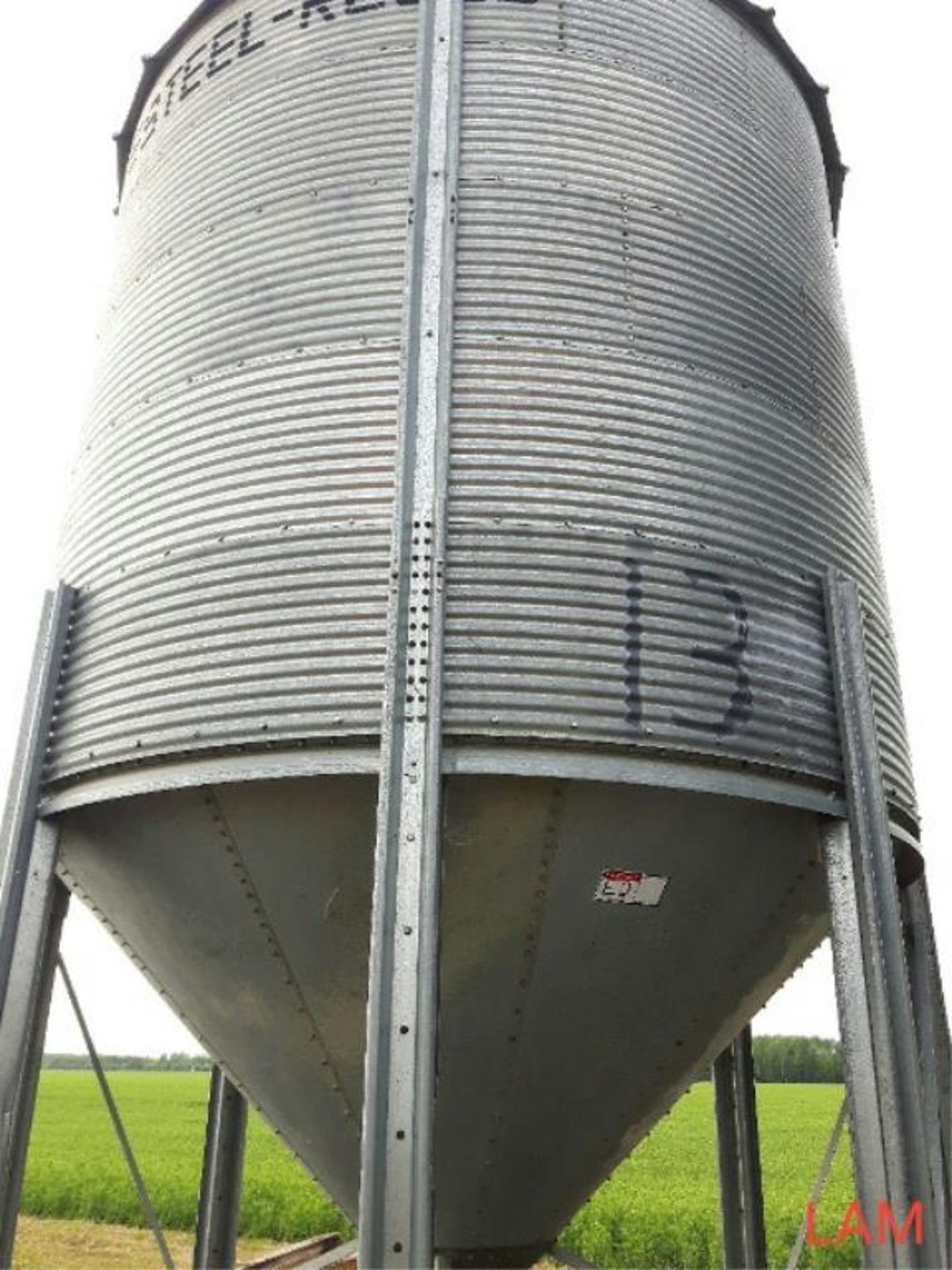 Bin E2 1800 bu 14 FT x 5-Ring Westeel Rosco Hoppen c/w Steel Skid, Temp Cable & Ladder Bin Located