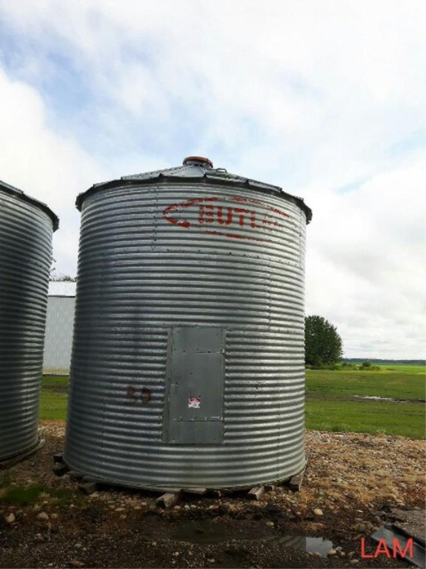 Bin E6 2000 bu 14 FT x 4-Ring Butler Grain Bin Bin Located in Keg River, for more info contact Ernie