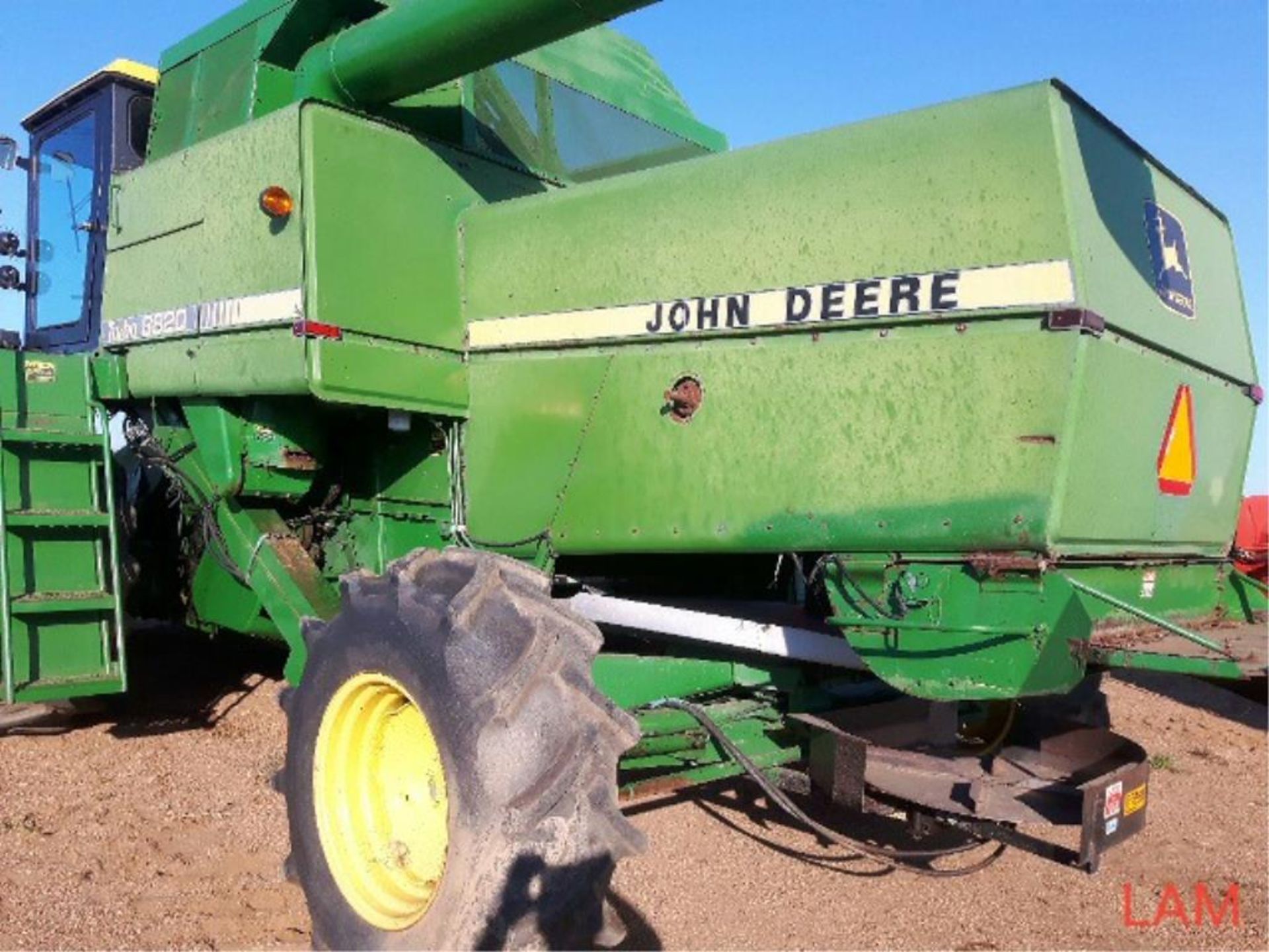 8820 JD Combine Hydrostatic Drive, 4594hrs, Grain Loss Monitor, 4wd Kit - Image 9 of 17