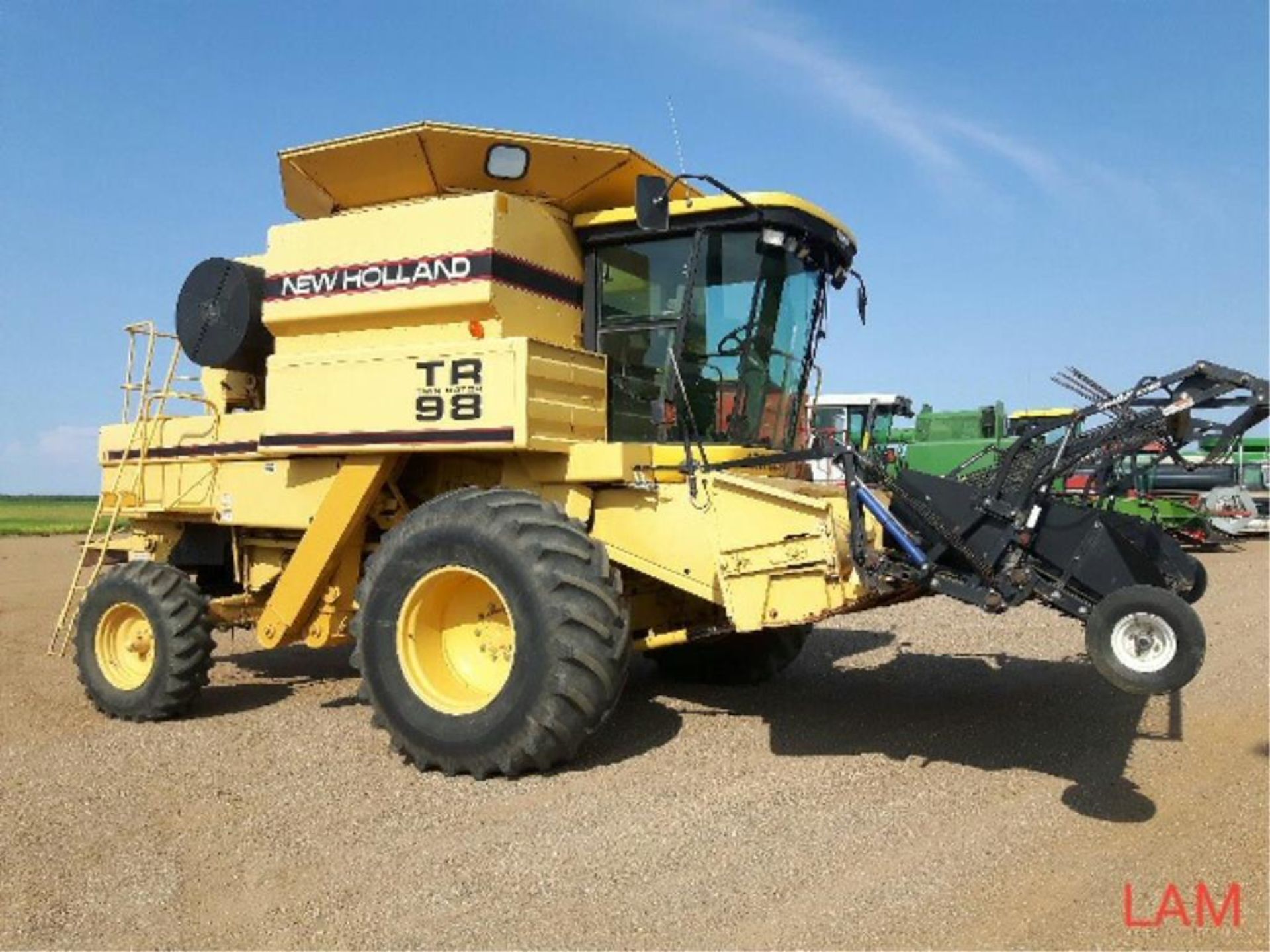 TR 98 New Holland Combine 2048 seperator hours. New feeder chain, return elevator chain and new - Image 2 of 19