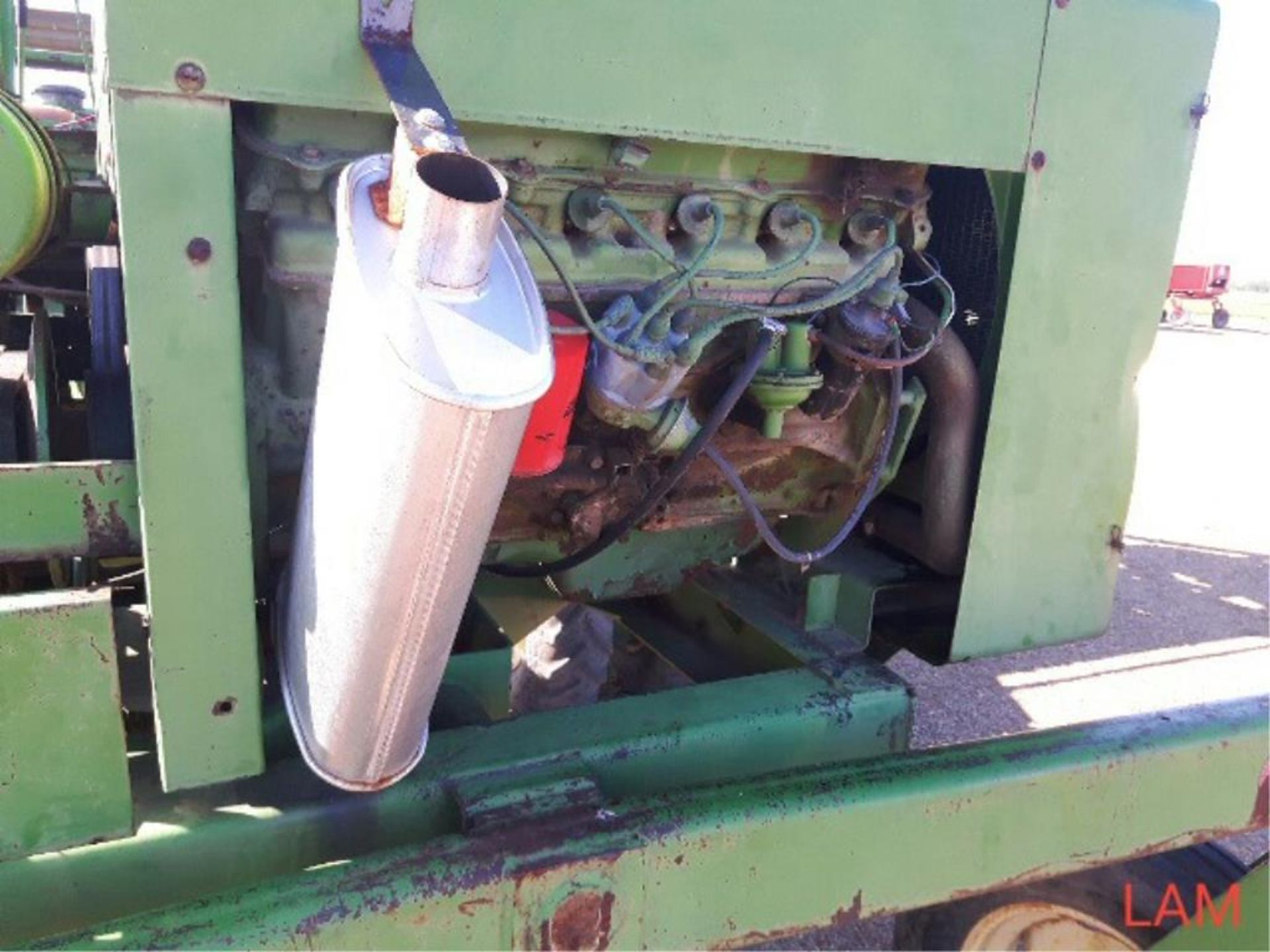 800 John Deere 18 FT Swather Radiator leaks - Image 4 of 8