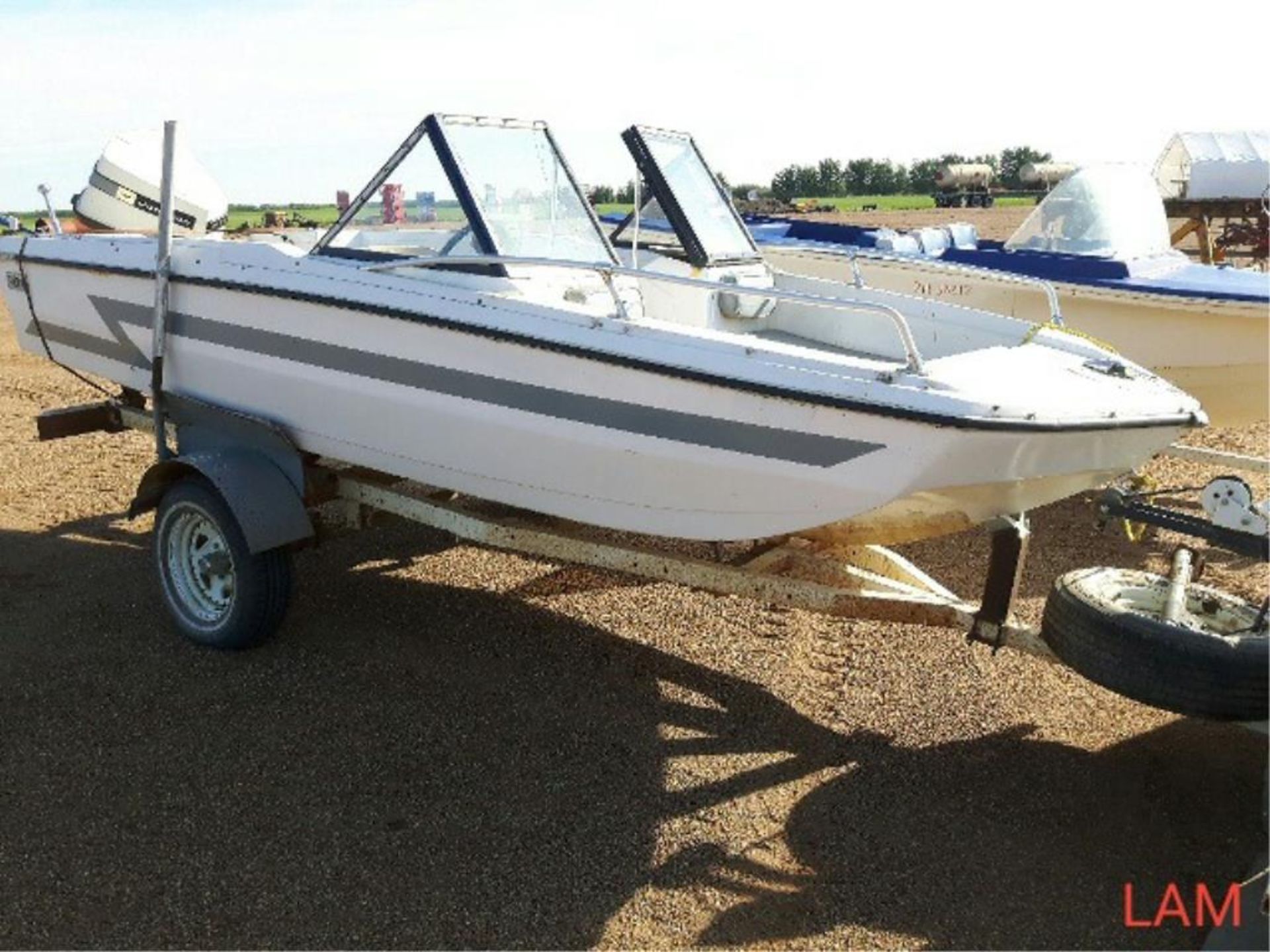 15 FT Excel Fibreglass Boat Open Bow, 115hp Johnson Kicker, Trailer and Spare Tire - Image 2 of 5