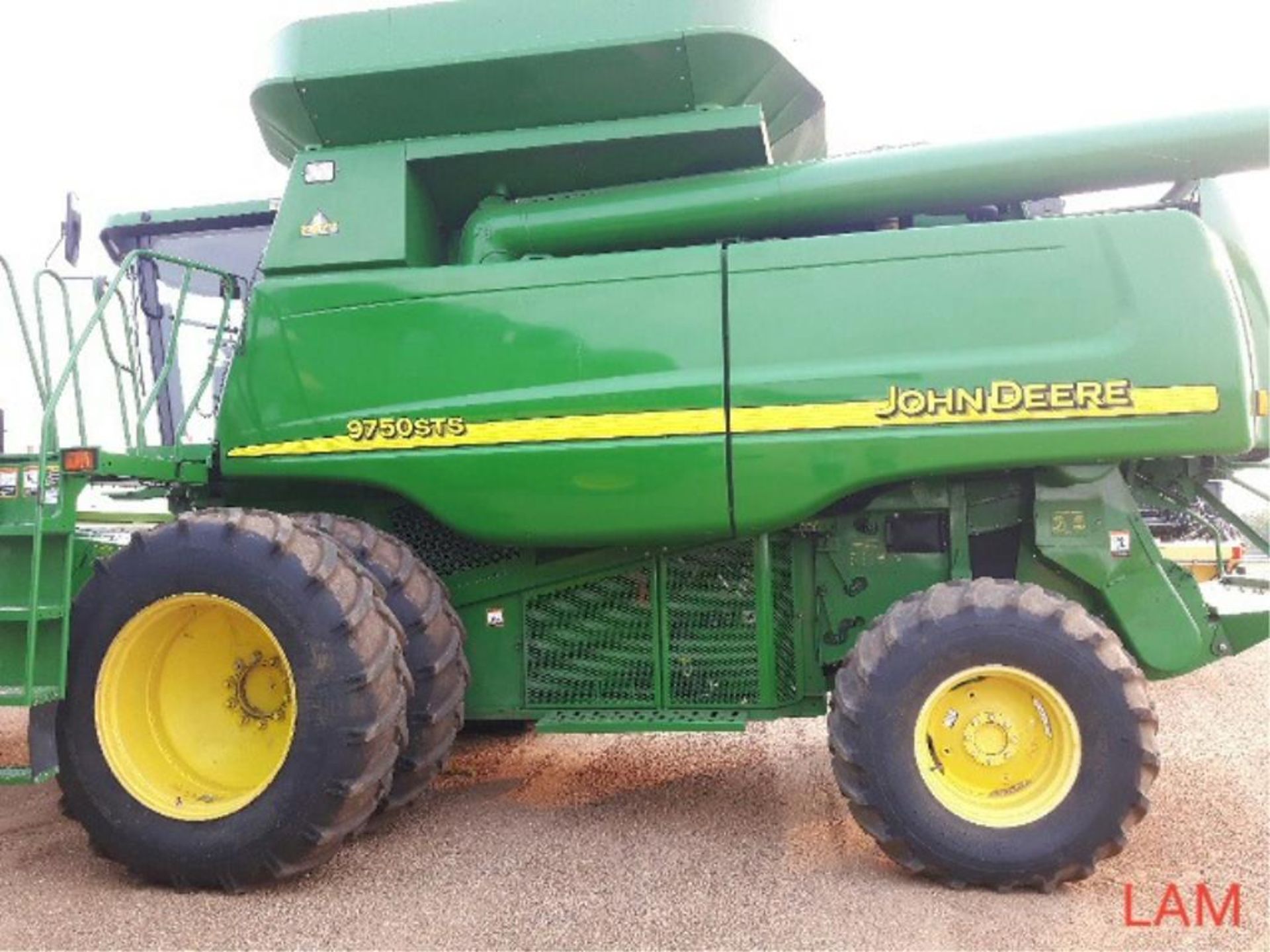 2002 9750 STS JD Combine sn H09750S696343 3889 eng hrs, 2801 thres hrs, Good Rubber!, 20.8/38 Dual - Image 3 of 31