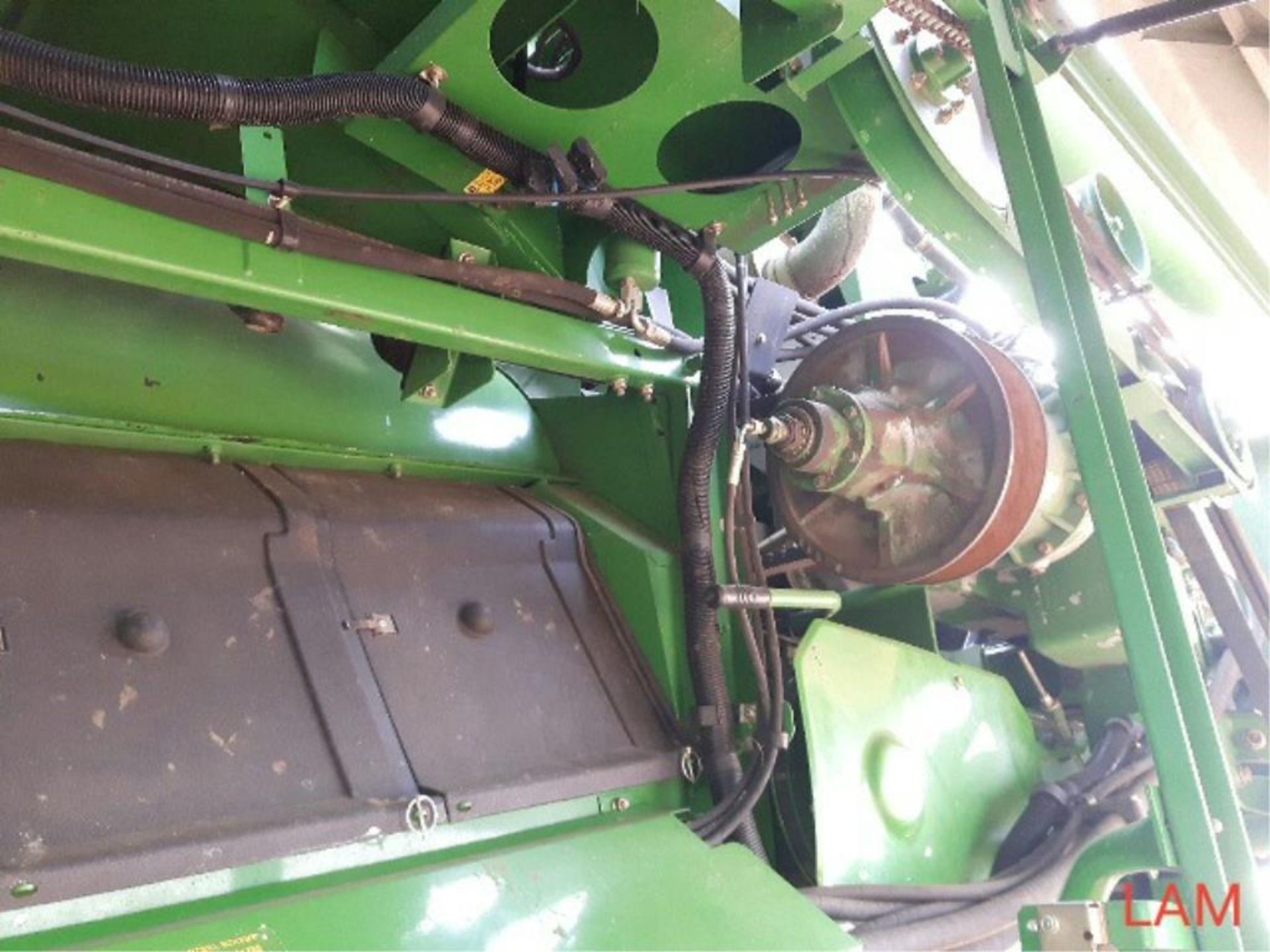 2002 9750 STS JD Combine sn H09750S696343 3889 eng hrs, 2801 thres hrs, Good Rubber!, 20.8/38 Dual - Image 28 of 31