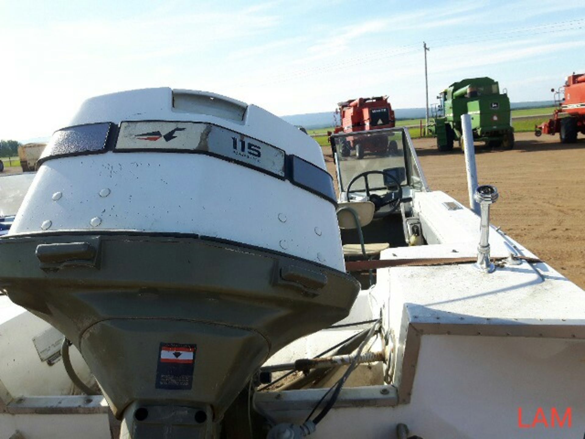 15 FT Excel Fibreglass Boat Open Bow, 115hp Johnson Kicker, Trailer and Spare Tire - Bild 3 aus 5