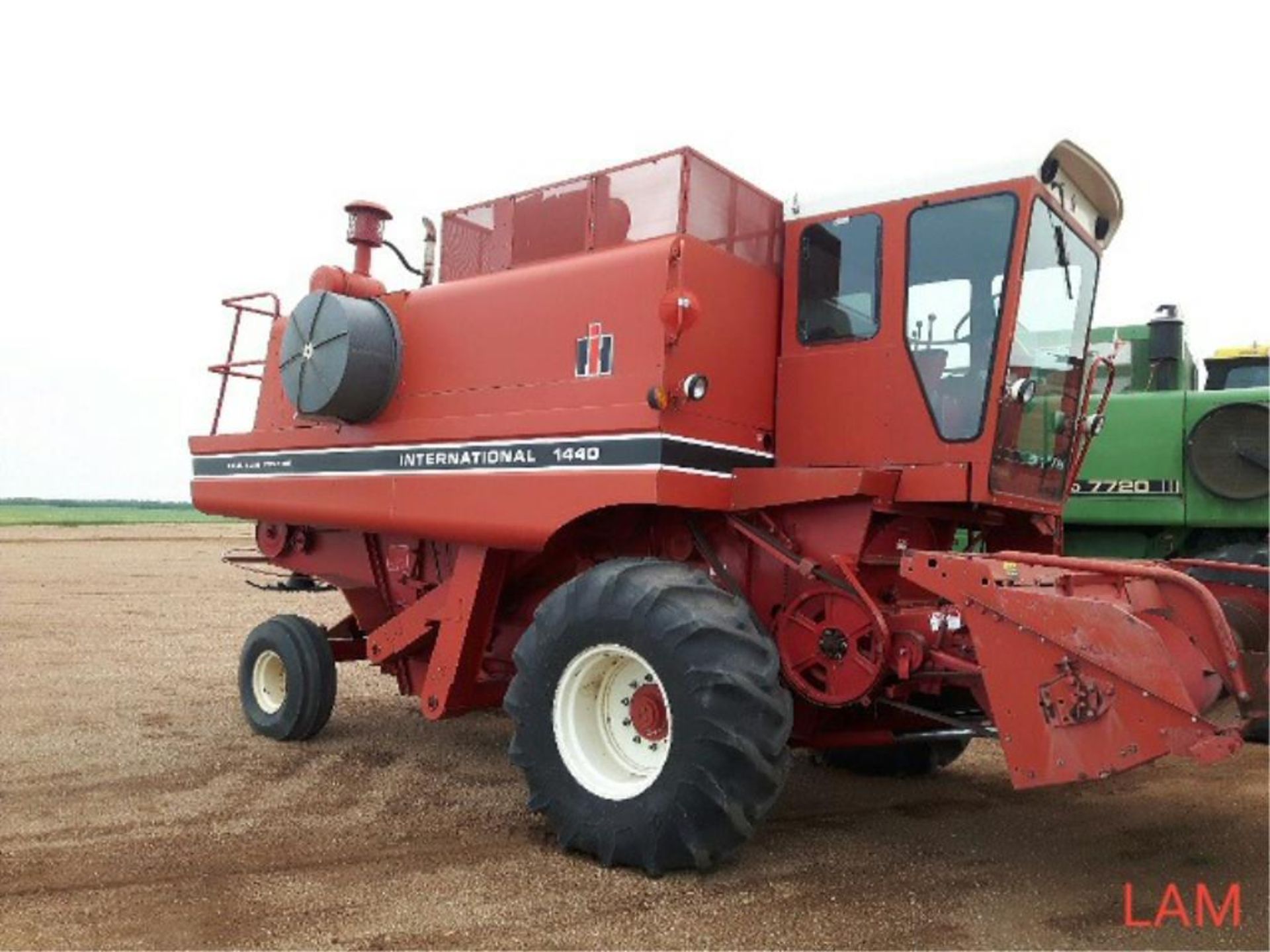 1440 IH Axial Flow Combine sn 1680211U6015 2612hrs, hydrostatic drive