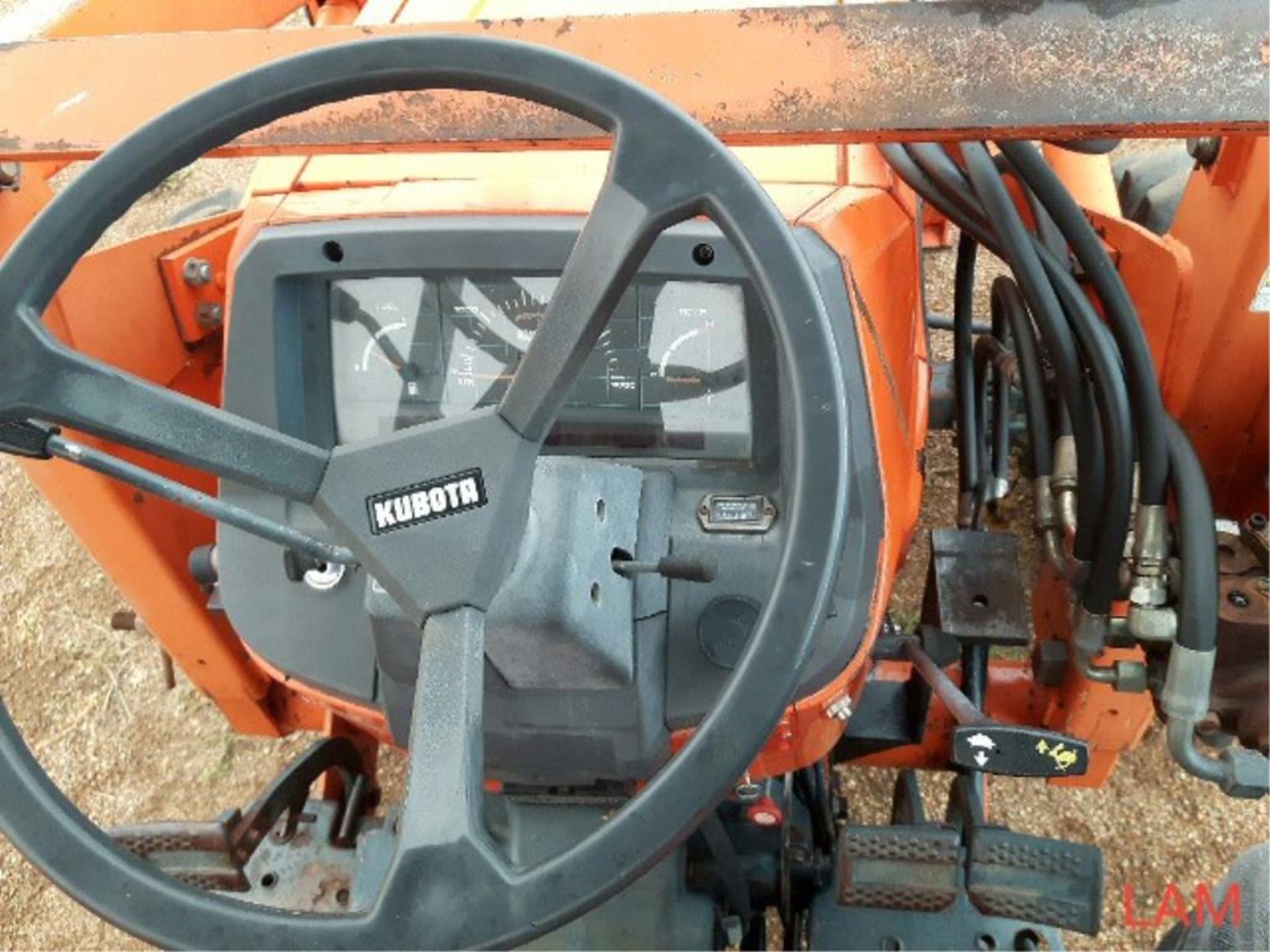 L4150 Kubota MFWD Loader Tractor 3ph,50hp, PTO, Shuttle Shift, Skid Steer Q/A on Loader, Major - Image 5 of 6