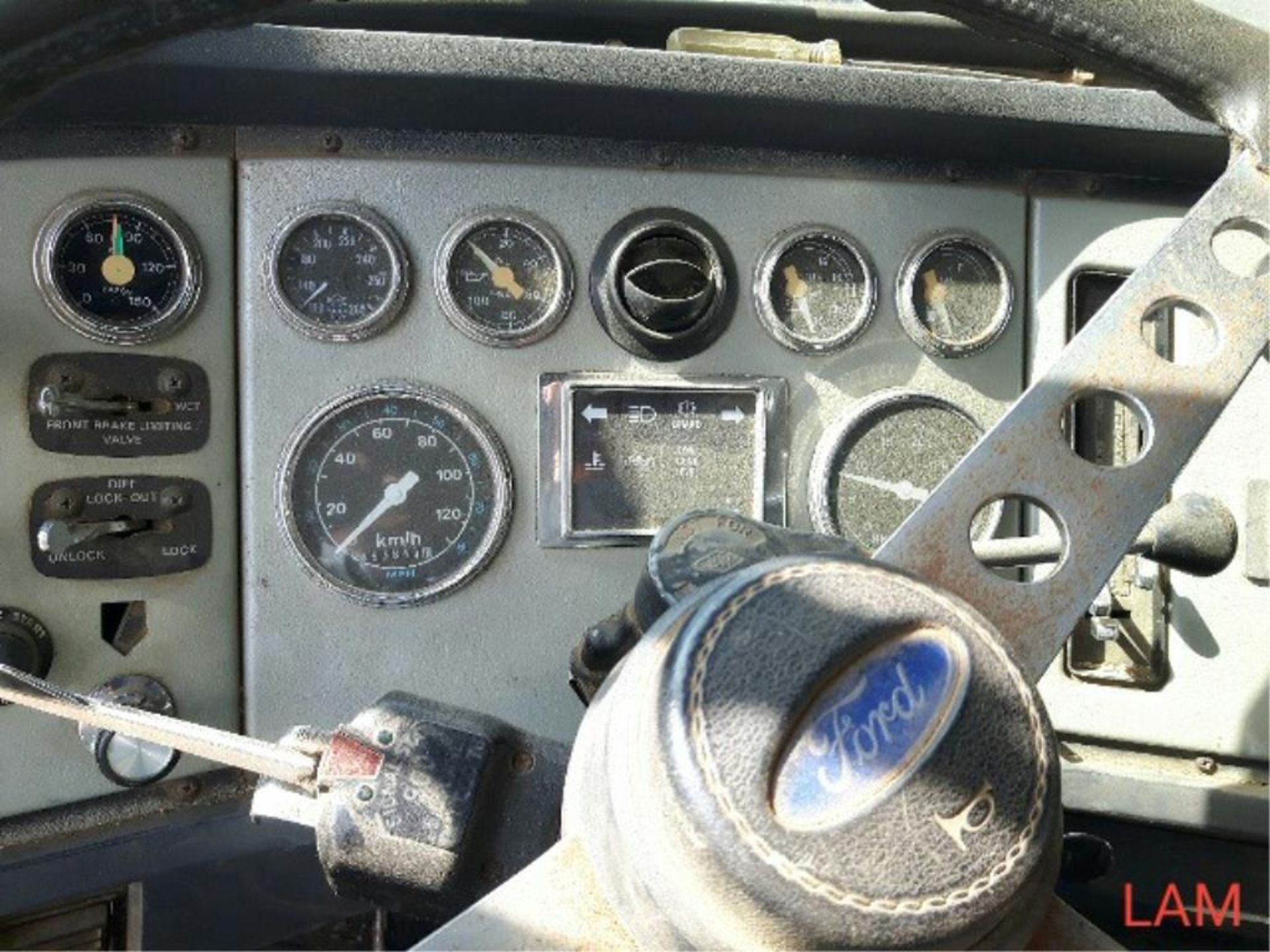 1987 LTL 9000 Ford T/A Grain Truck VIN 1FDYA90W0HVA51713 400 Cummins Eng, 13 spd tr, Spring Susp, - Image 16 of 17