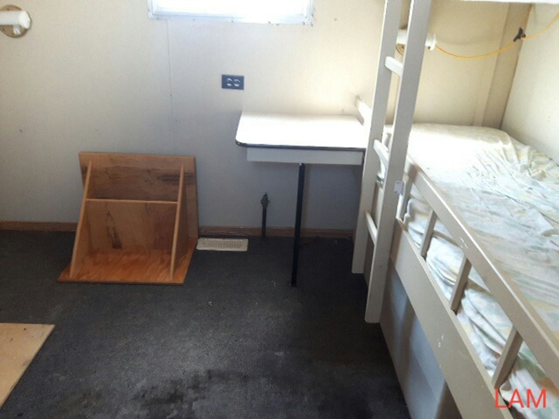 10 x 40 Wellsite Unit 2-Bedroom, 1-Bath,Electric Hot Water Tank, 2- 500gal. Pigs - Image 9 of 9