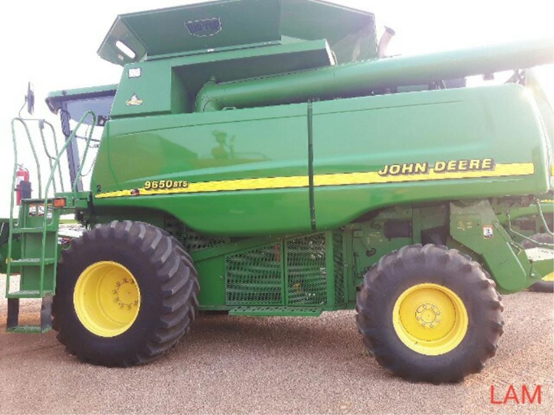 2001 STS 9650 JD Combine sn H09650S692245 3763 eng hrs, 3000 sep hrs, 800/65 R32 fr, 1.4-26 rr, c/ - Image 2 of 30