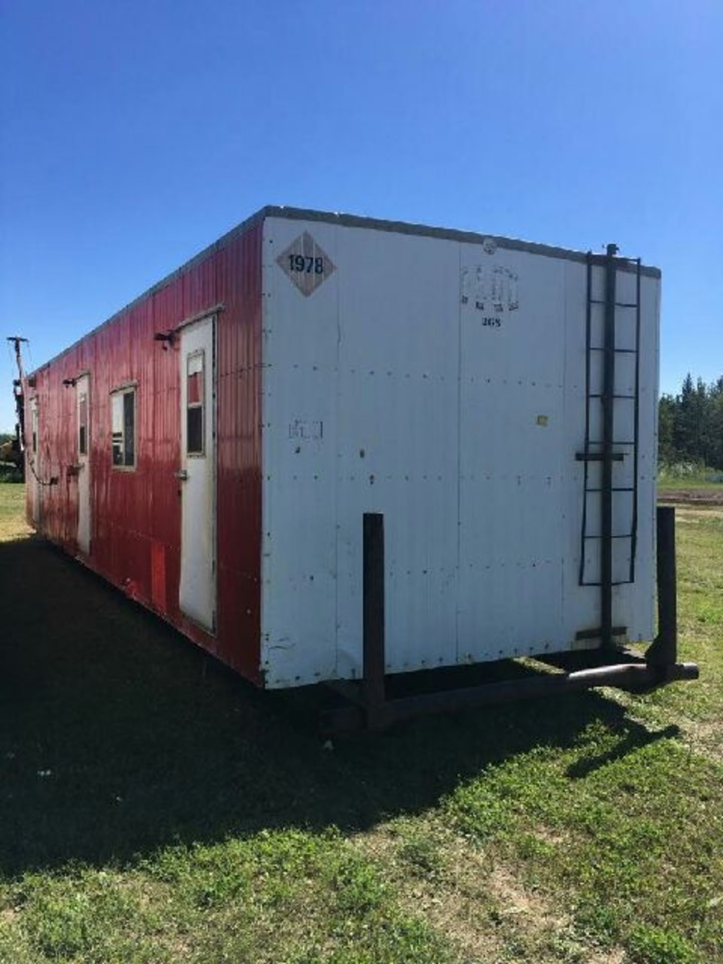 10 x 40 Wellsite Unit 2-Bedroom, 1-Bath,Electric Hot Water Tank, 2- 500gal. Pigs