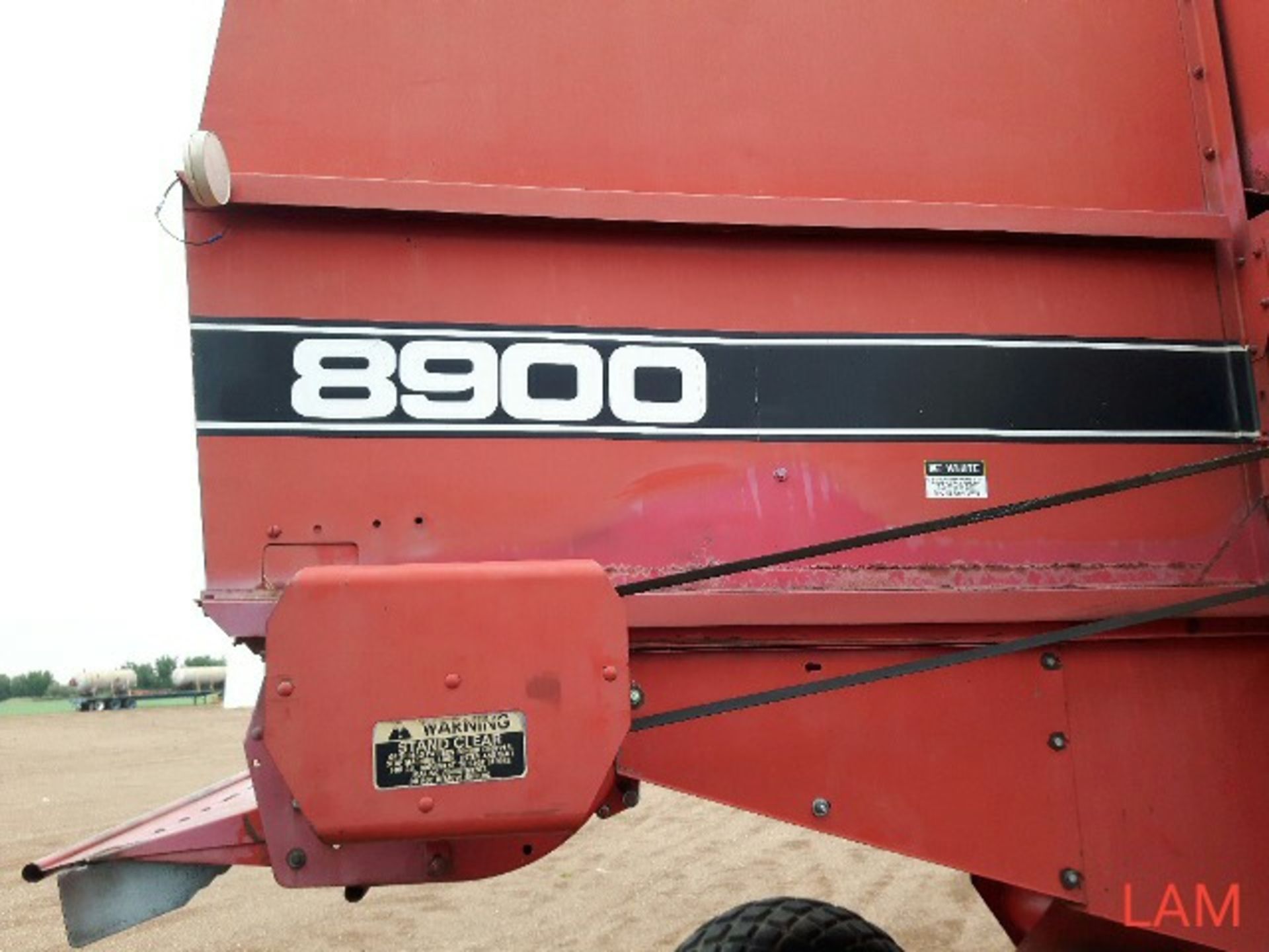 8900 White Combine 2646hrs Str Cut to fit sells later as Lot # 24 - Image 4 of 16