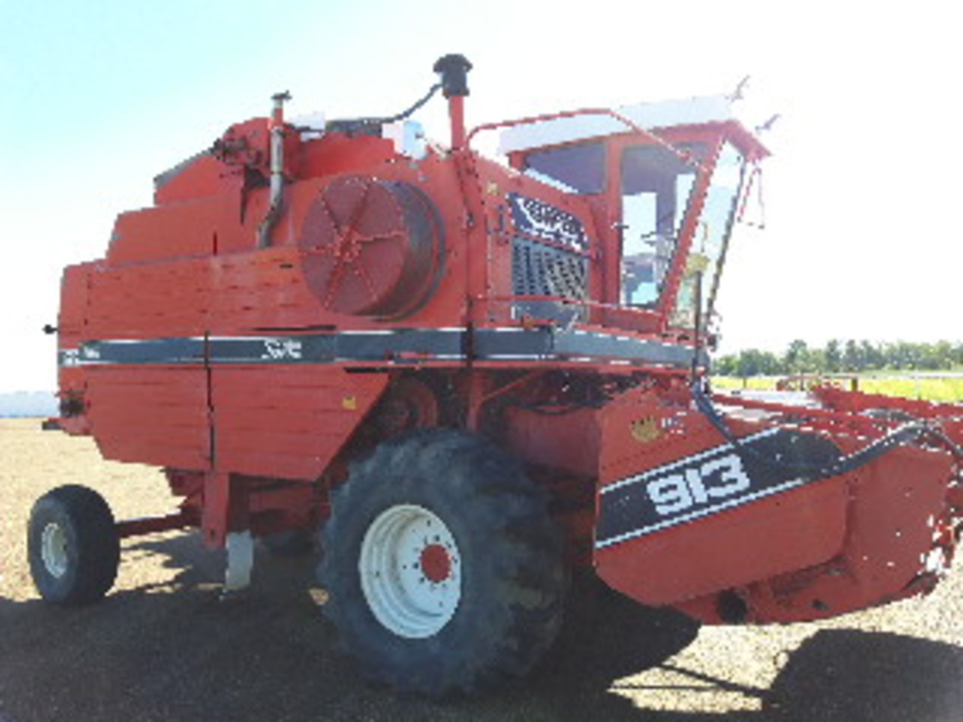 8920 White Combine c/w 913 P/U Header, 3458 hrs, 920 Str Cut Header to fit sells later as Lot # 22 - Image 3 of 10