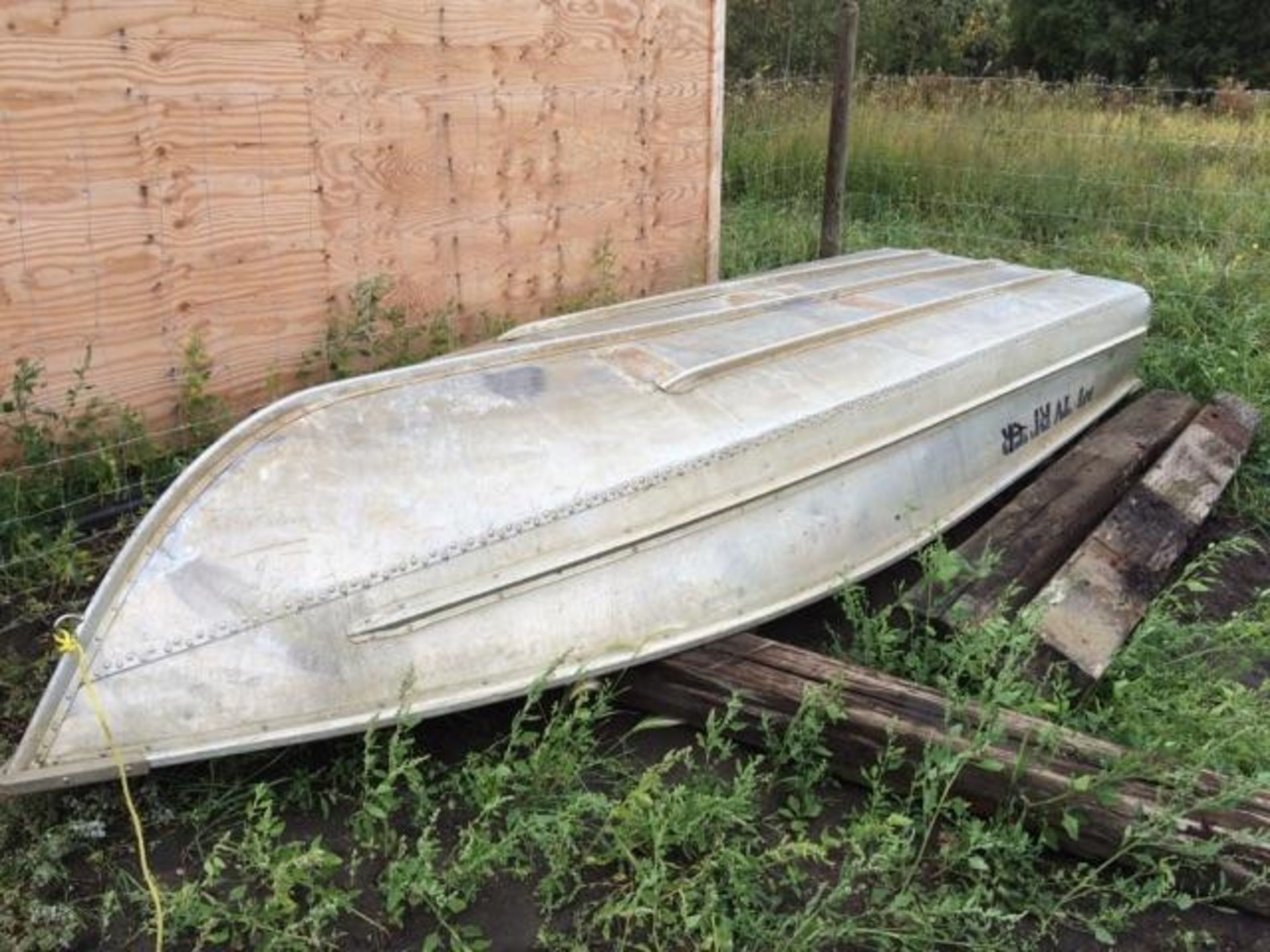 13FT Misty River Aluminum Boat 56in wide, 18in deep, c/w Oars Selling On-Choice - Bild 4 aus 5