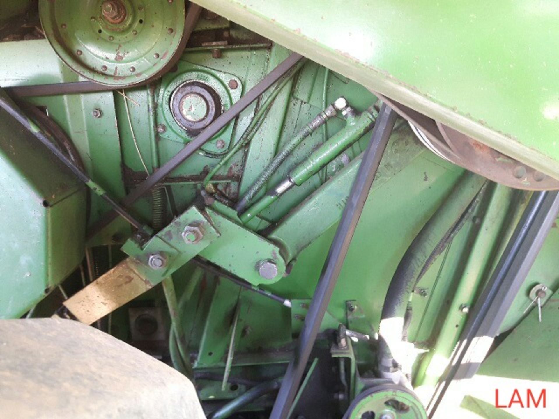 8820 JD Combine Hydrostatic Drive, 3315hrs, c/w New Headliner and padding, to arrive beginning of - Image 10 of 14