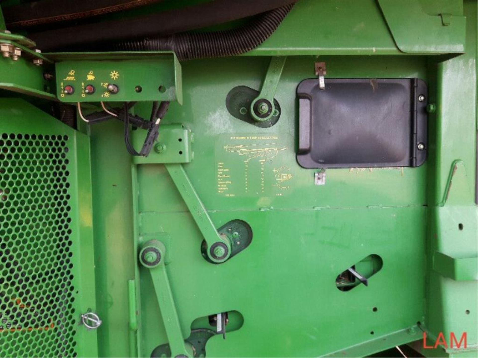 2002 9750 STS JD Combine sn H09750S696343 3889 eng hrs, 2801 thres hrs, Good Rubber!, 20.8/38 Dual - Image 19 of 31