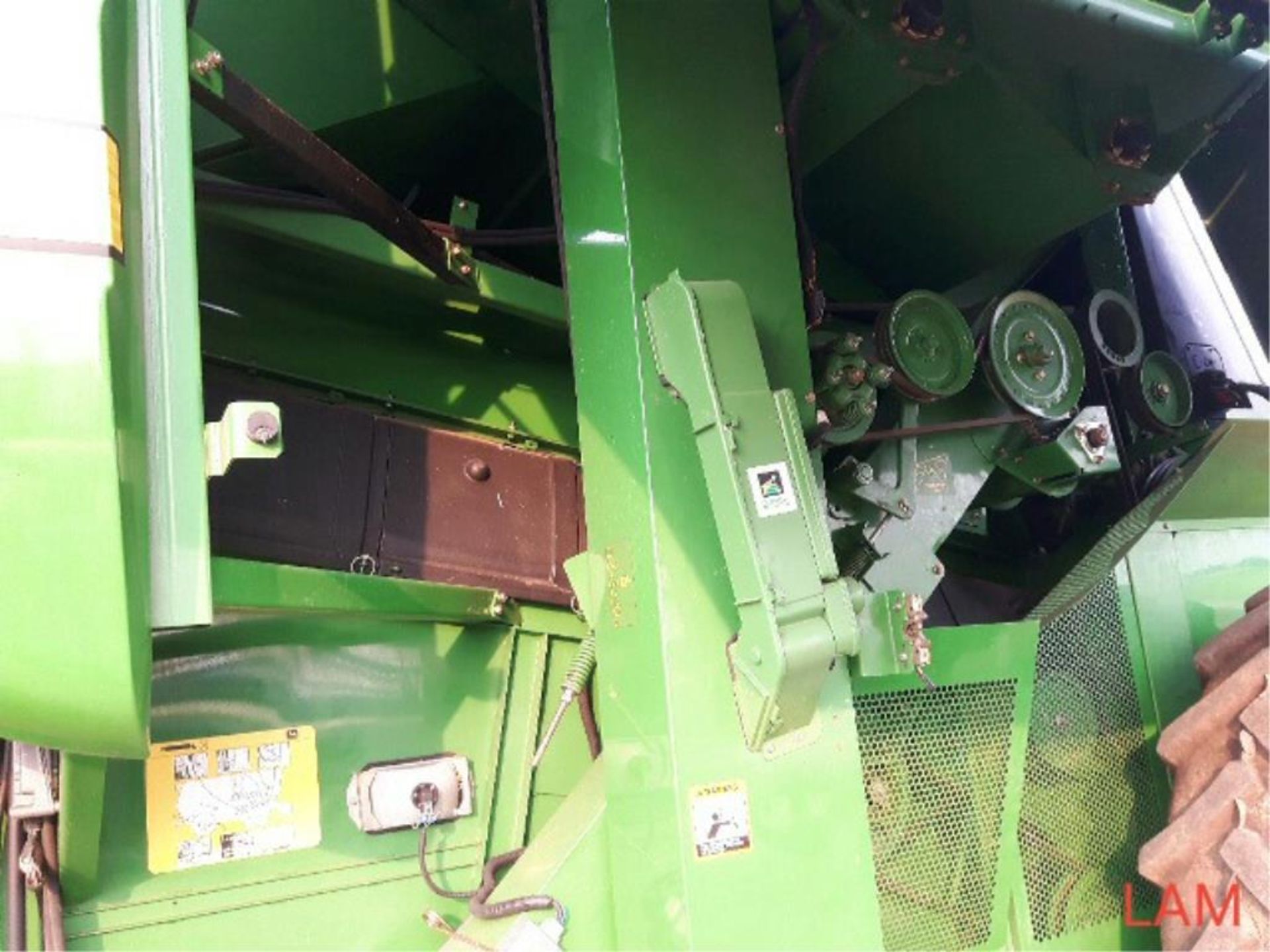 2002 9750 STS JD Combine sn H09750S696343 3889 eng hrs, 2801 thres hrs, Good Rubber!, 20.8/38 Dual - Image 14 of 31