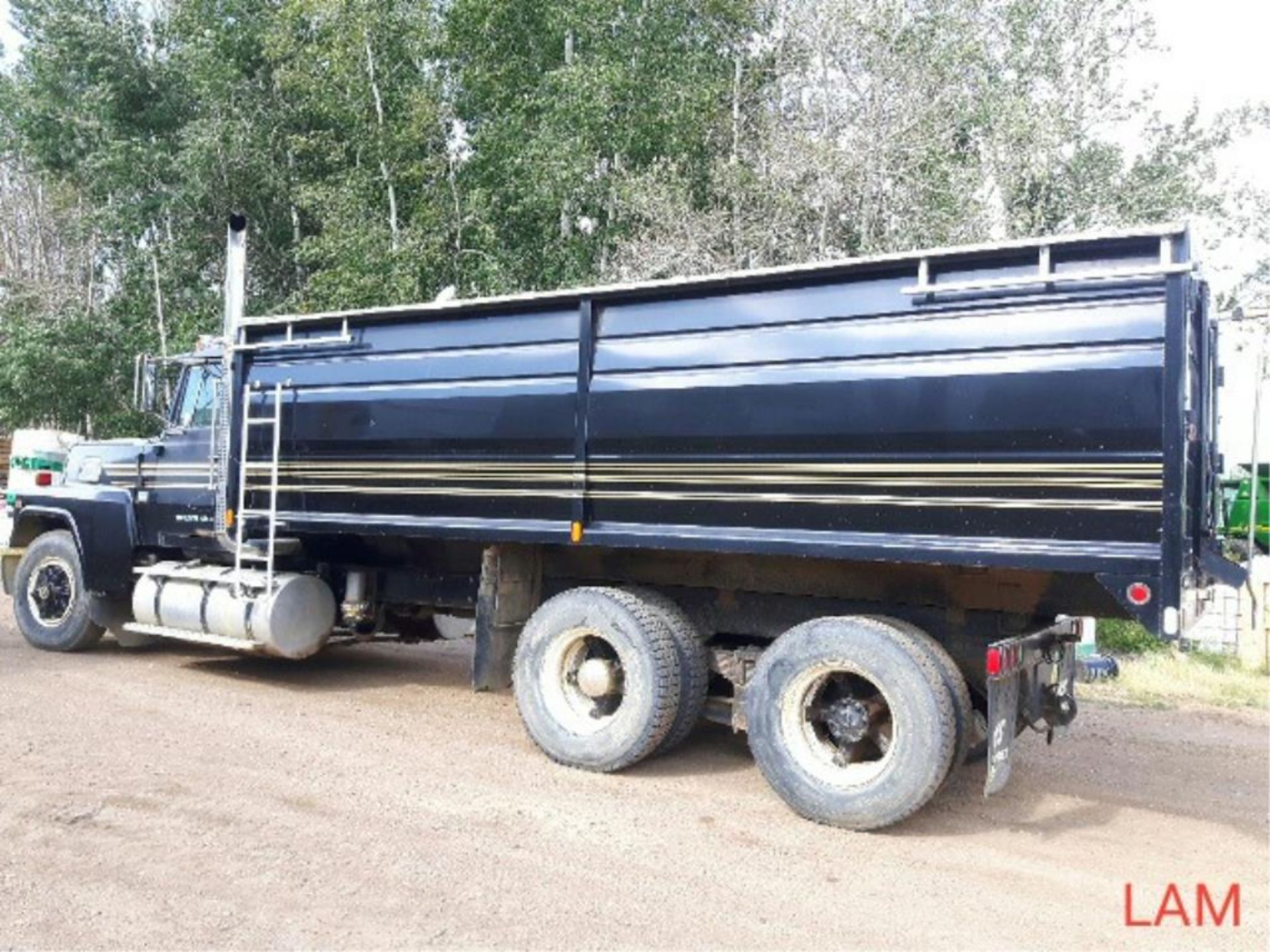 1987 LTL 9000 Ford T/A Grain Truck VIN 1FDYA90W0HVA51713 400 Cummins Eng, 13 spd tr, Spring Susp, - Image 2 of 17