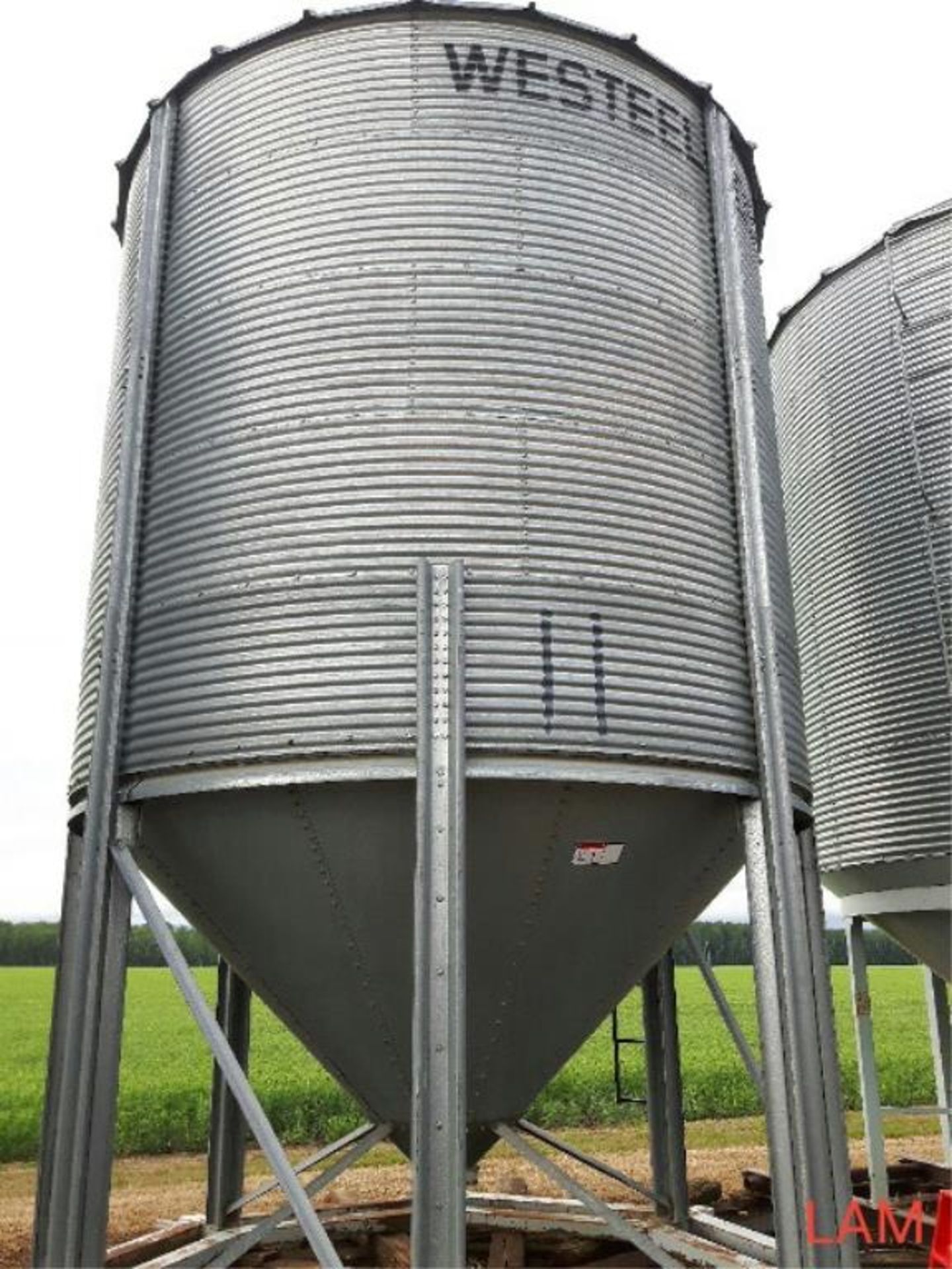 Bin E1 1800 bu 14 FT x 5-Ring Westeel Rosco Hoppen c/w Steel Skid, & Ladder Bin Located in Keg