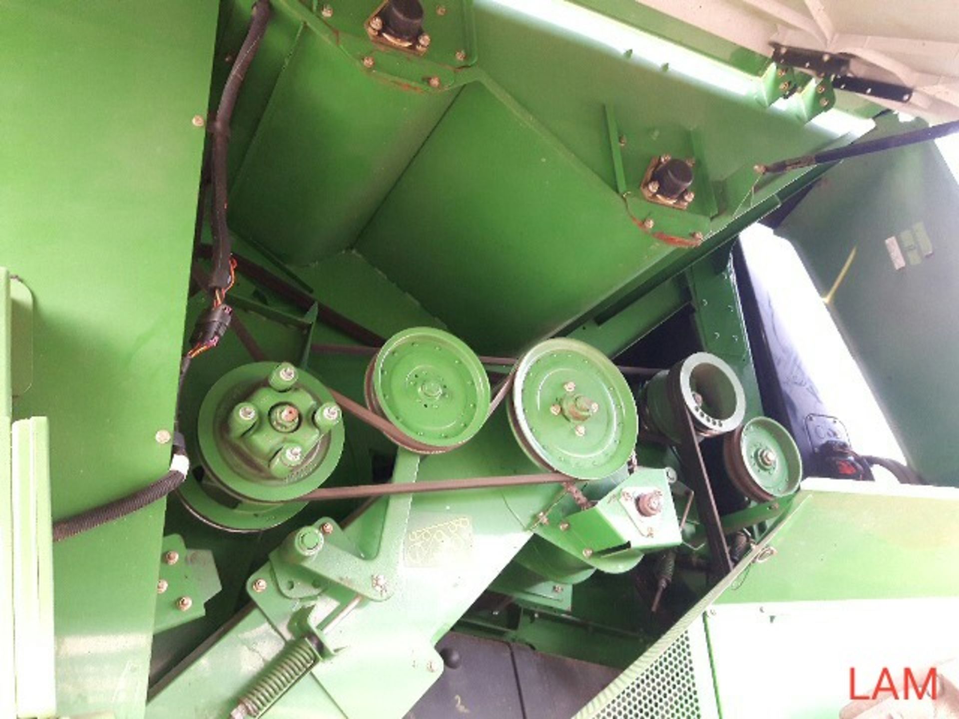 2002 9750 STS JD Combine sn H09750S696343 3889 eng hrs, 2801 thres hrs, Good Rubber!, 20.8/38 Dual - Image 13 of 31