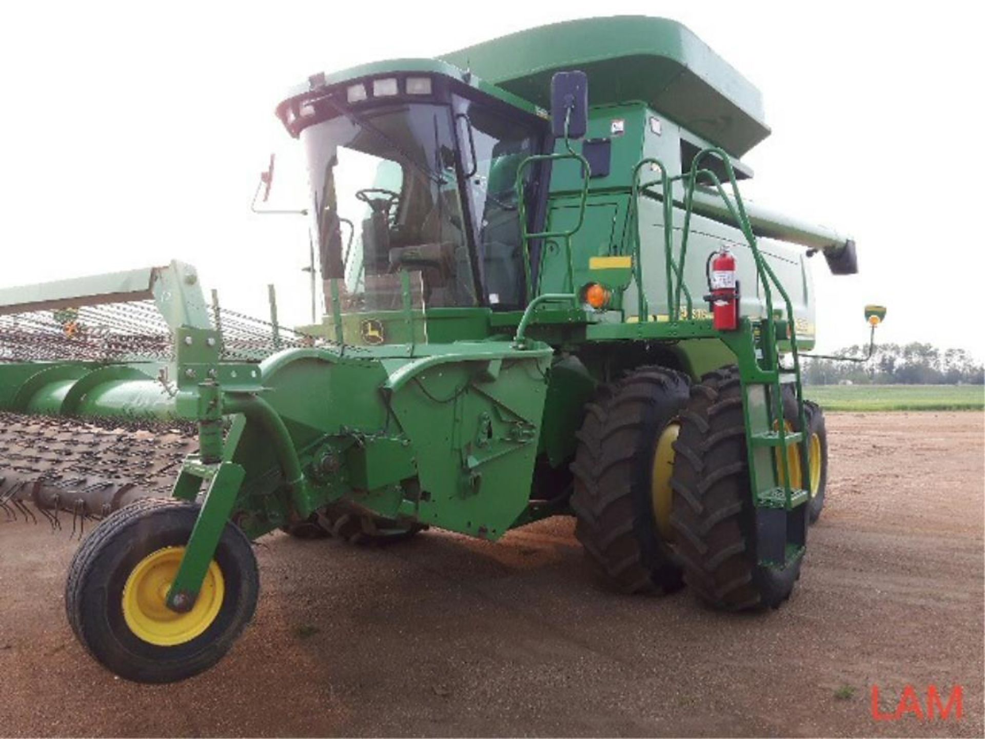 2002 9750 STS JD Combine sn H09750S696343 3889 eng hrs, 2801 thres hrs, Good Rubber!, 20.8/38 Dual - Image 4 of 31