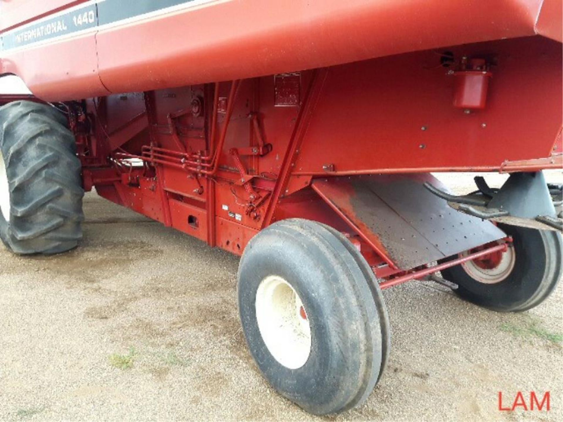 1440 IH Axial Flow Combine sn 1680211U6015 2612hrs, hydrostatic drive - Image 7 of 17