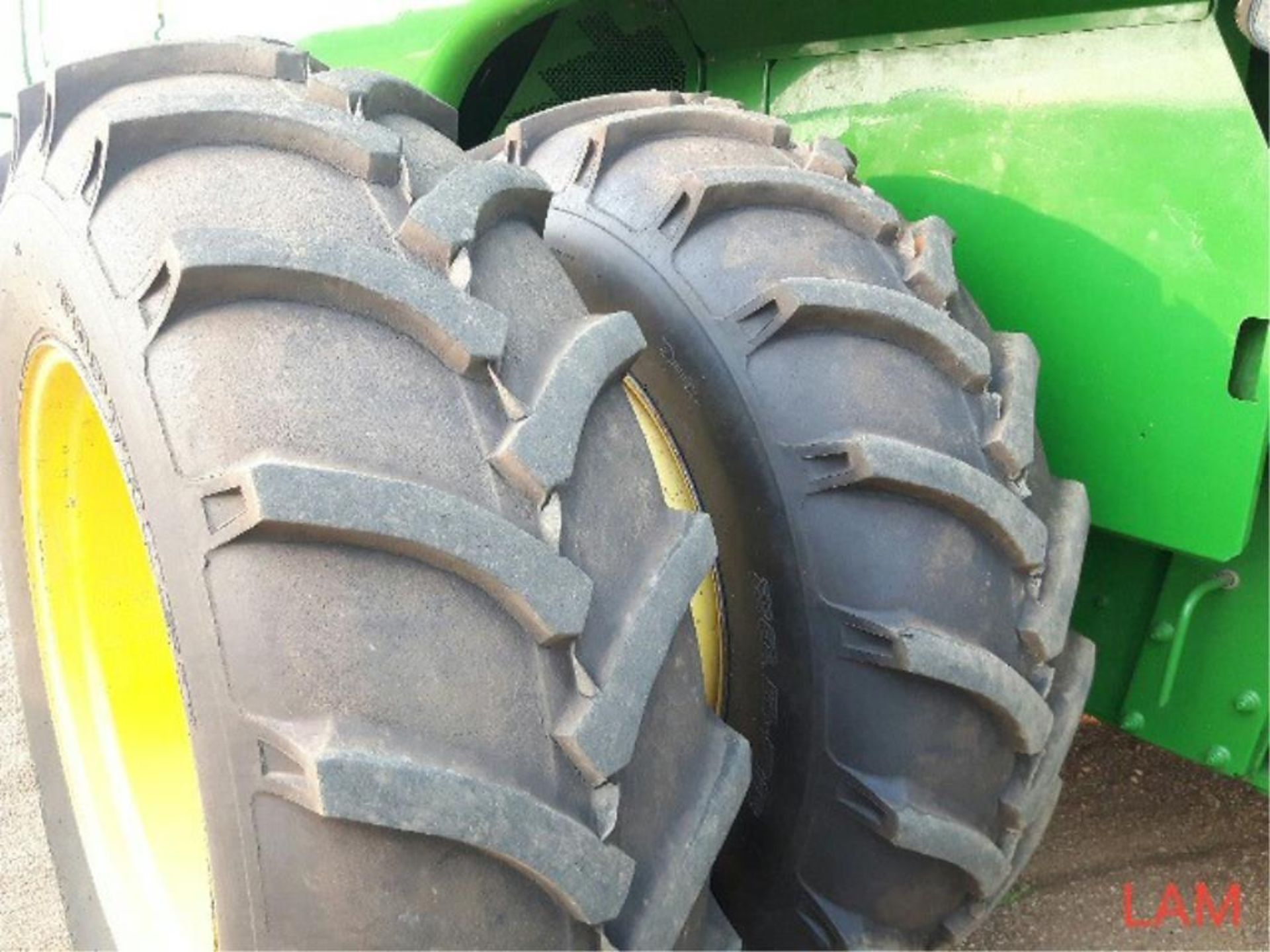 2002 9750 STS JD Combine sn H09750S696343 3889 eng hrs, 2801 thres hrs, Good Rubber!, 20.8/38 Dual - Image 8 of 31