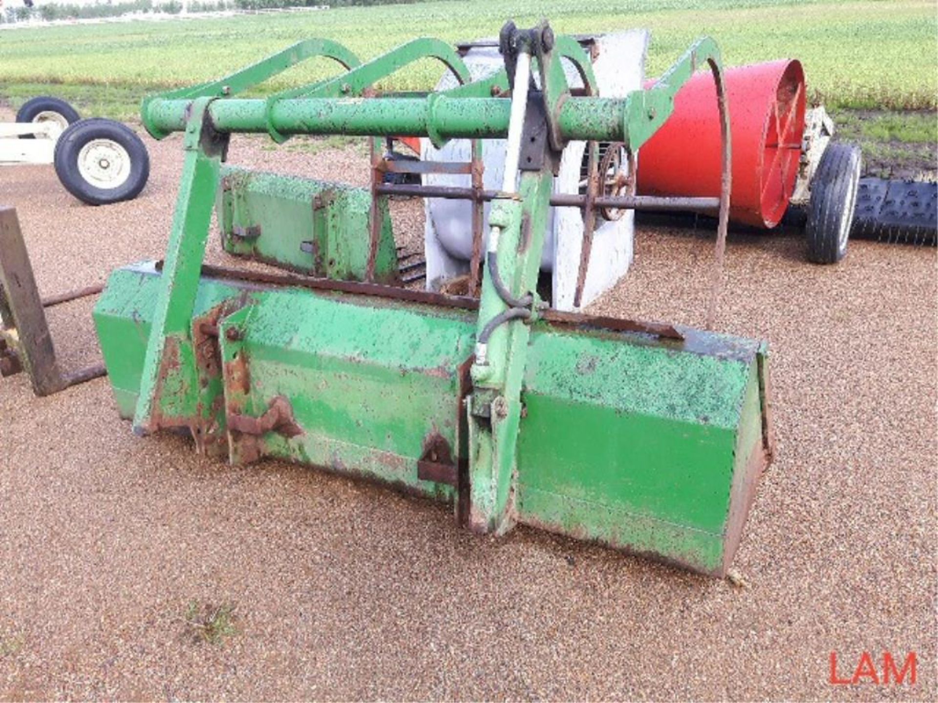 Bucket & Grapple to fit JD 148 or 158 Loader - Image 2 of 2