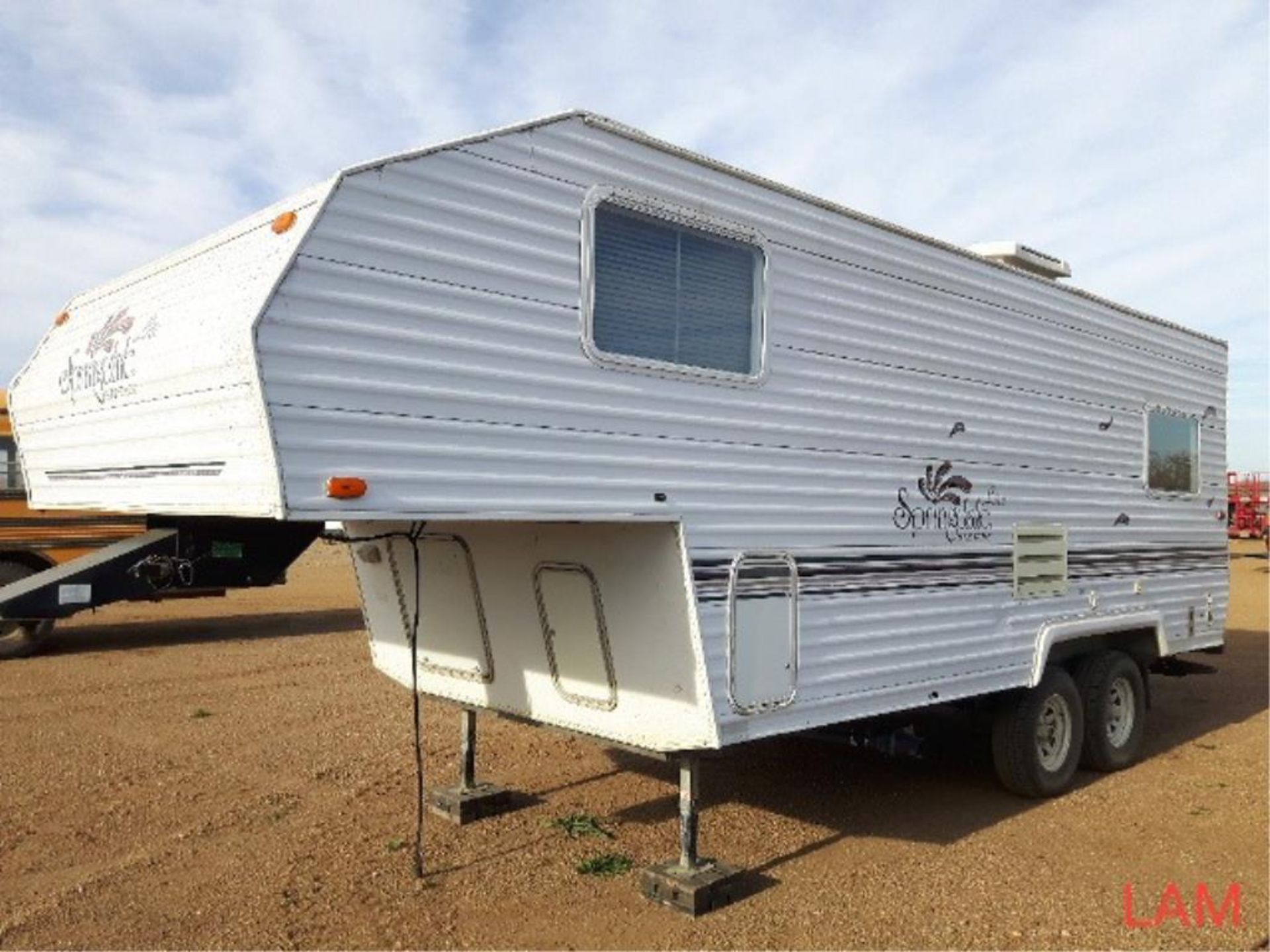 1999 Keystone Springdale Lite 225RD 5th Wheel - Image 2 of 9